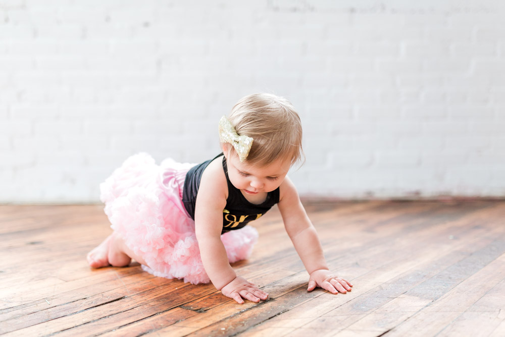 one year cake smash session | baby girl | first birthday | natural light studio