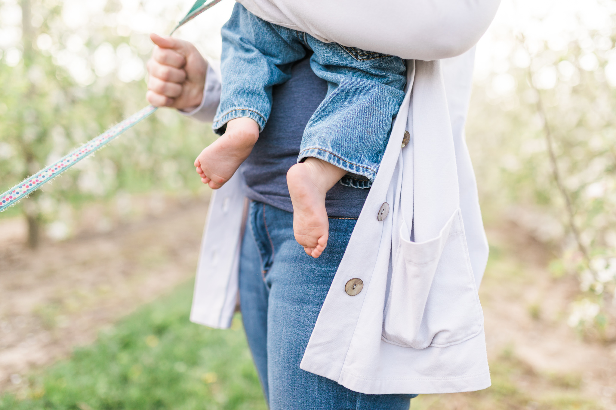 Family Mini Session | Brothers | What to Wear | Family Photos | Orchard with Spring Blooms | Laurenda Marie Photography