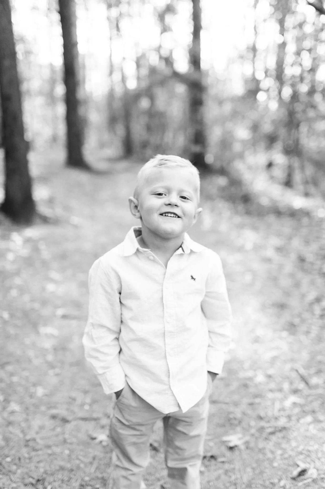 Outdoor Spring family session of 3 | Laurenda Marie Photography | Light and airy | What to wear for photos