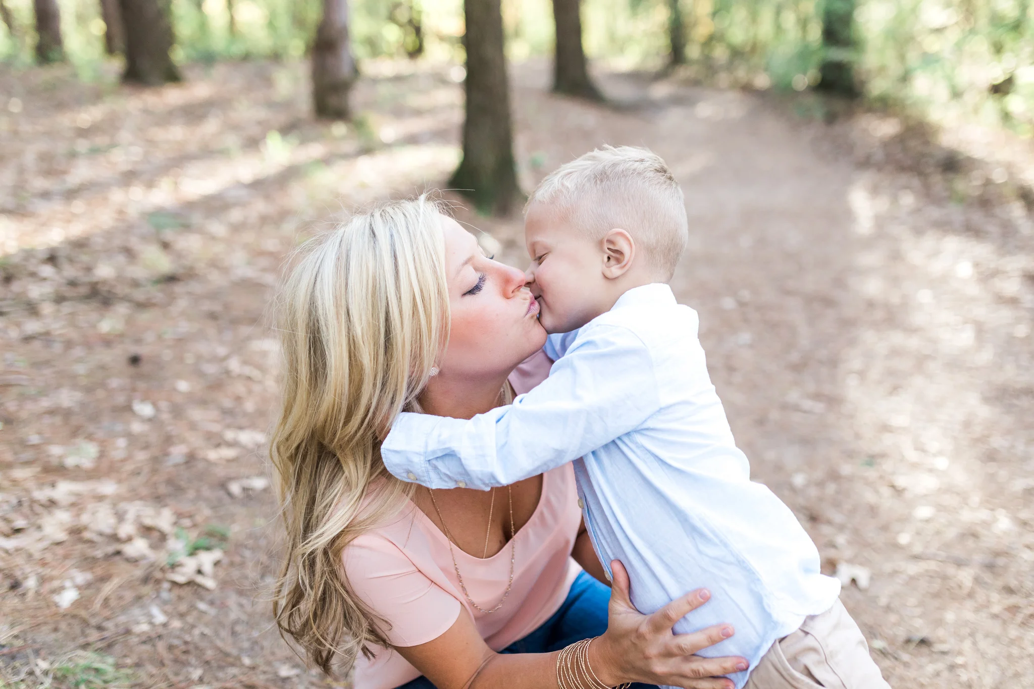 Outdoor Spring family session of 3 | Laurenda Marie Photography | Light and airy | What to wear for photos