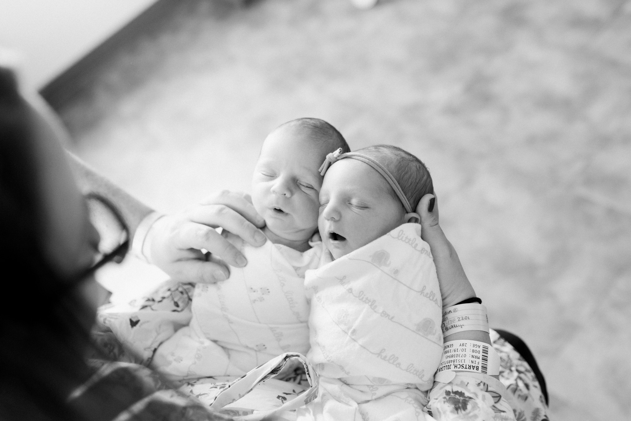 Newborn twins Fresh 48 Session in Hospital | Laurenda Marie Photography | Grand Rapids Michigan