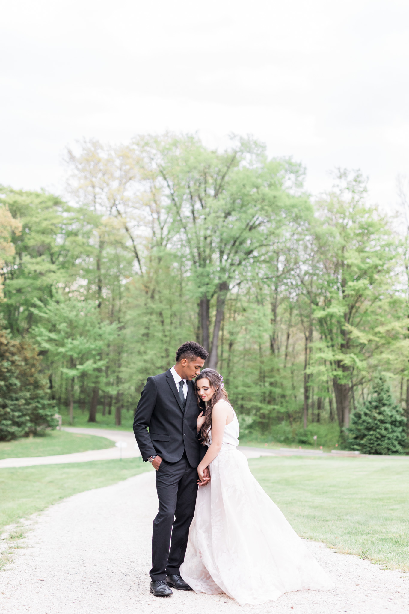 Styled Wedding Shoot at Gable Hill Barn | Elegant Chic Wedding | Laurenda Marie Photography | West Michigan Wedding Photographer |