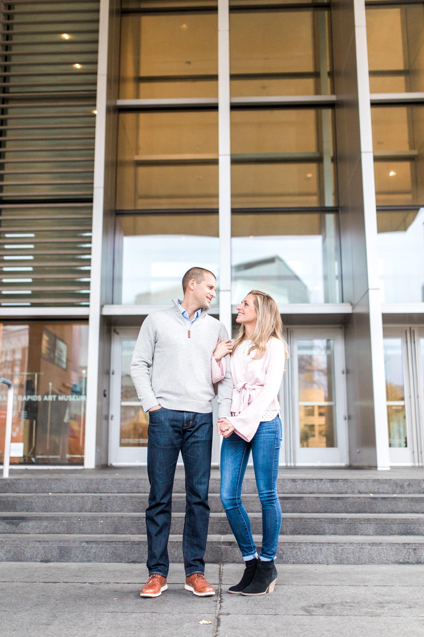 Romantic downtown engagement session | Laurenda Marie Photography | Grand Rapids, Michigan