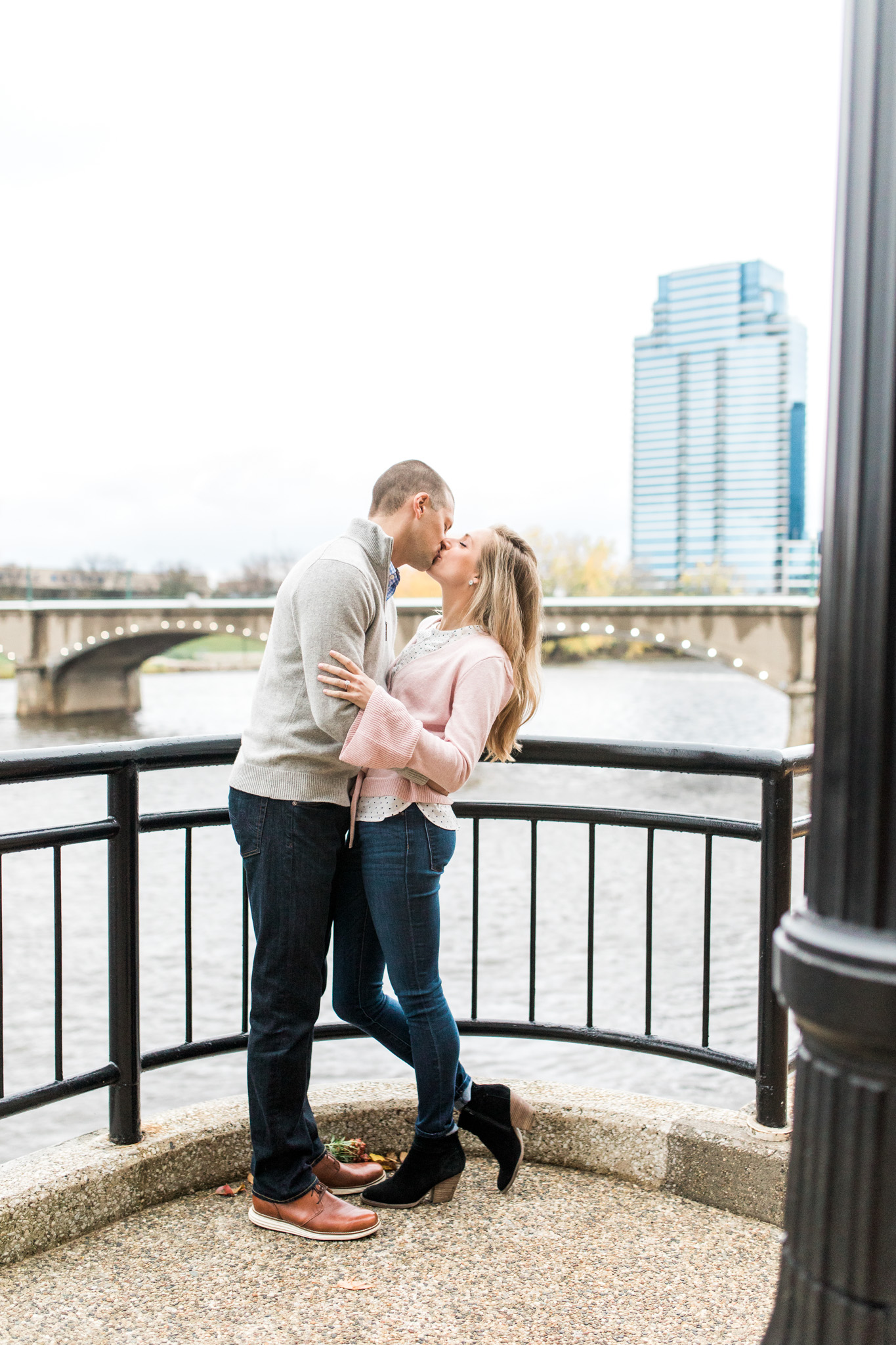 Romantic downtown engagement session | Laurenda Marie Photography | Grand Rapids, Michigan