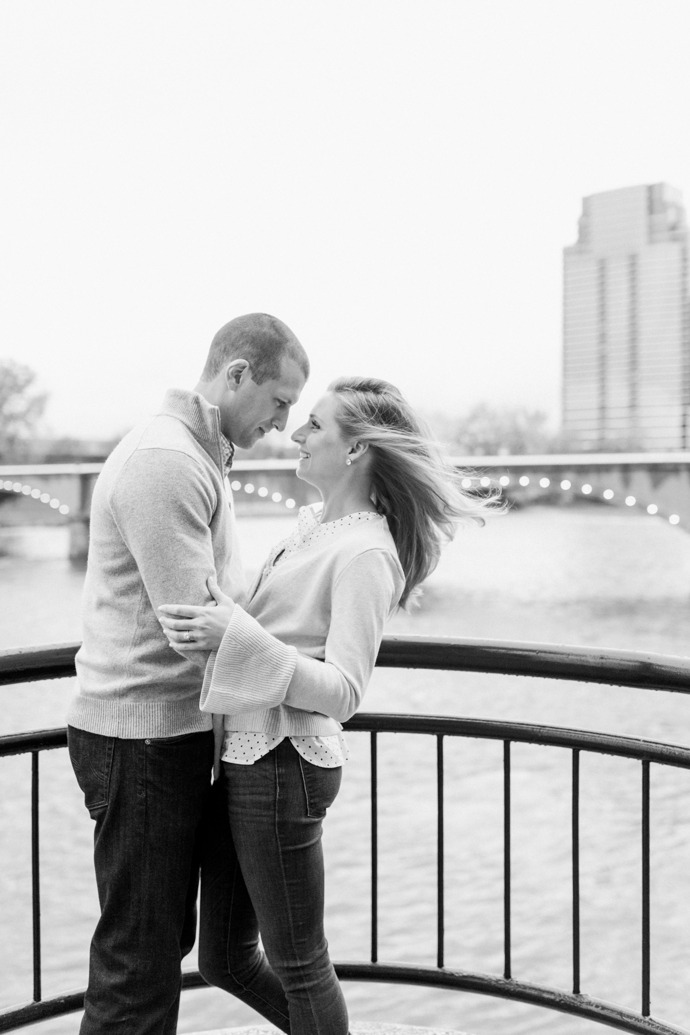 Romantic downtown engagement session | Laurenda Marie Photography | Grand Rapids, Michigan