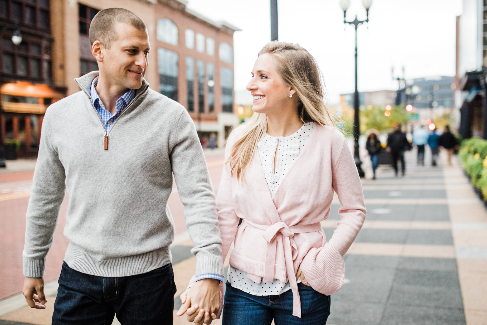 Romantic downtown engagement session | Laurenda Marie Photography | Grand Rapids, Michigan