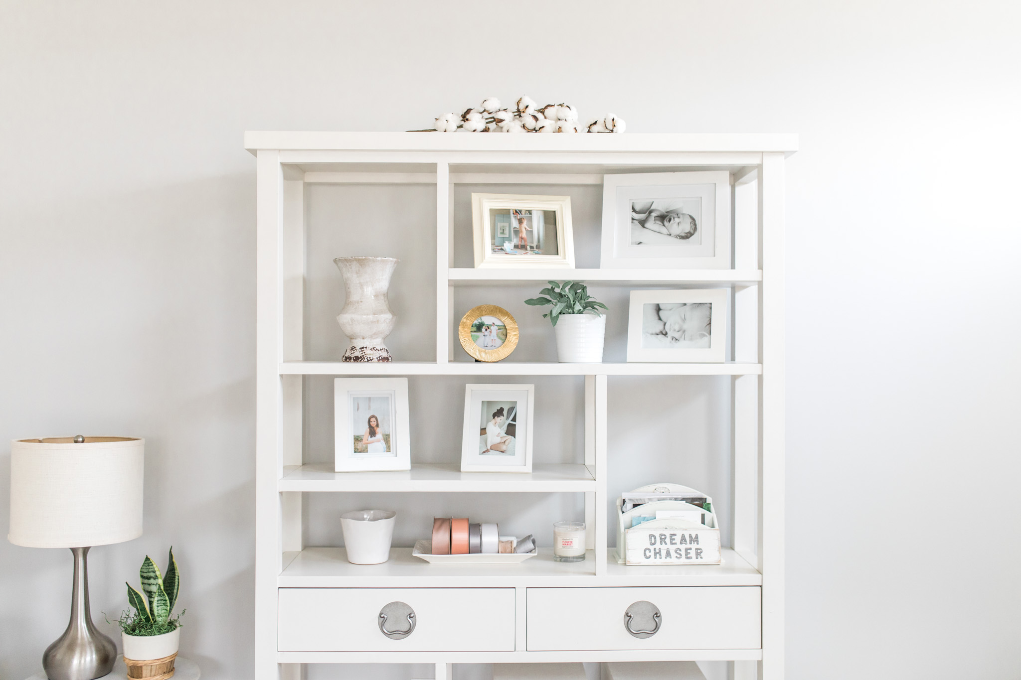 Light and airy mid-century modern home office | Office tour | Girly blush and gold details | white desk | Laurenda Marie Photography