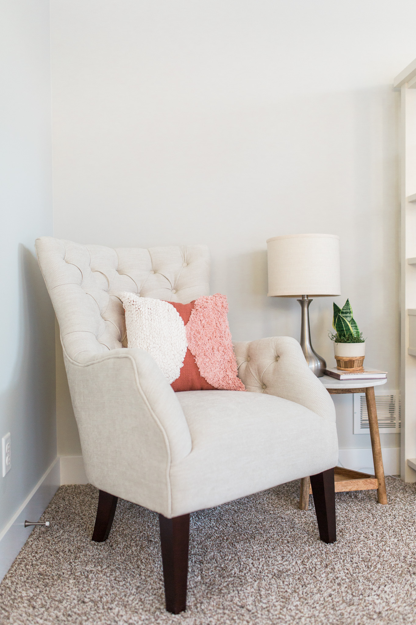 Light and airy mid-century modern home office | Office tour | Girly blush and gold details | white desk | Laurenda Marie Photography