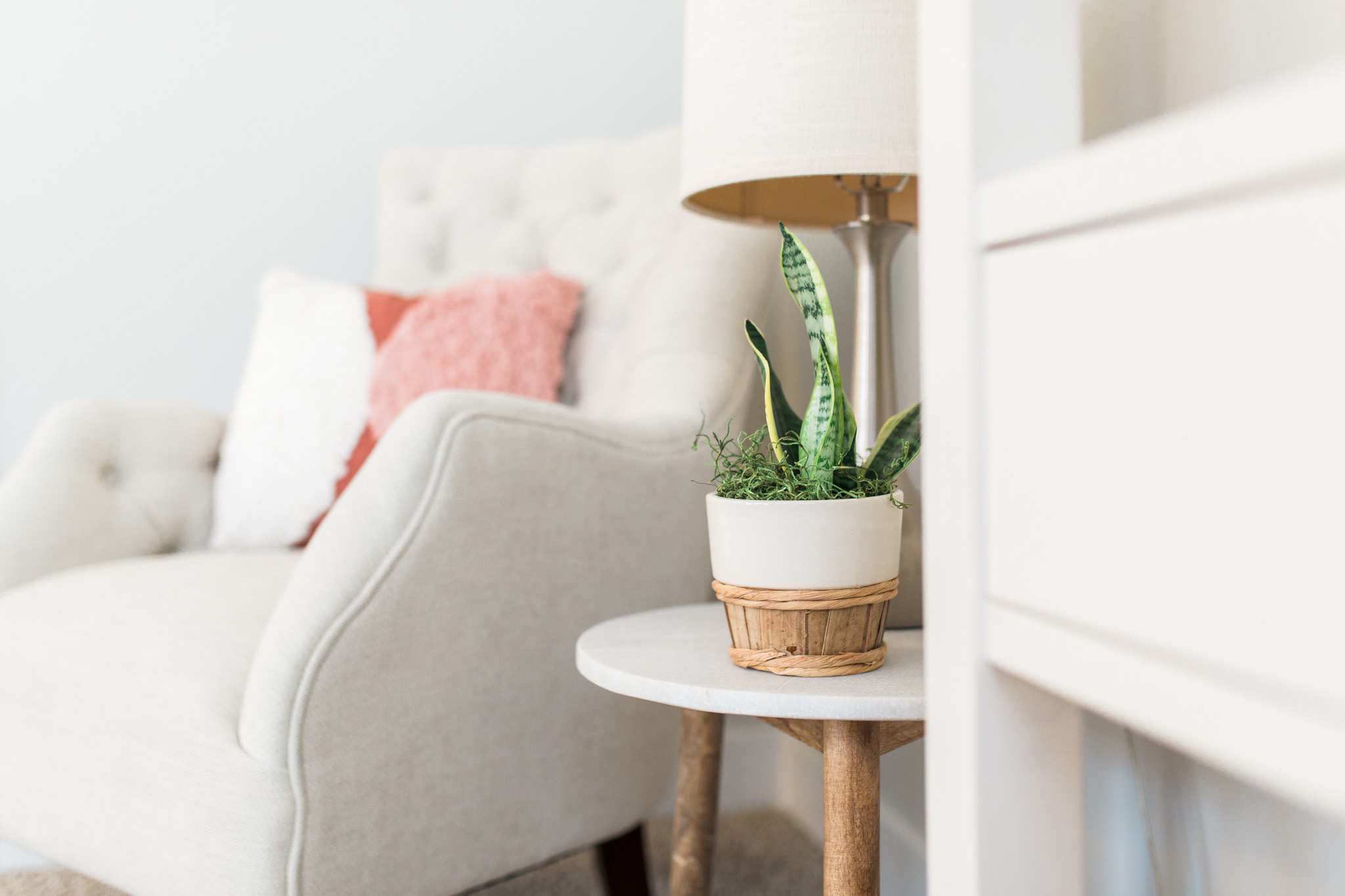 Light and airy mid-century modern home office | Office tour | Girly blush and gold details | white desk | Laurenda Marie Photography