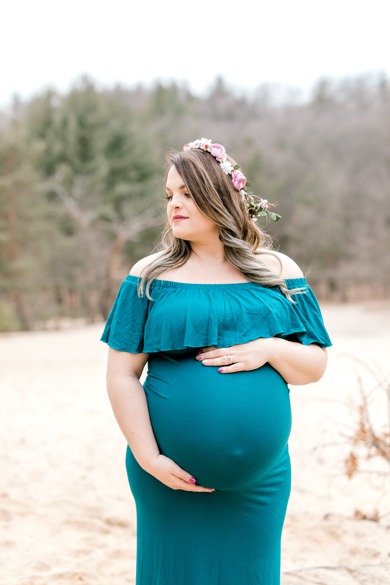 Beautiful outdoor lifestyle maternity session | Family of 4 Maternity | Spring Maternity Session | West Michigan Maternity Photographer | Laurenda Marie Photography