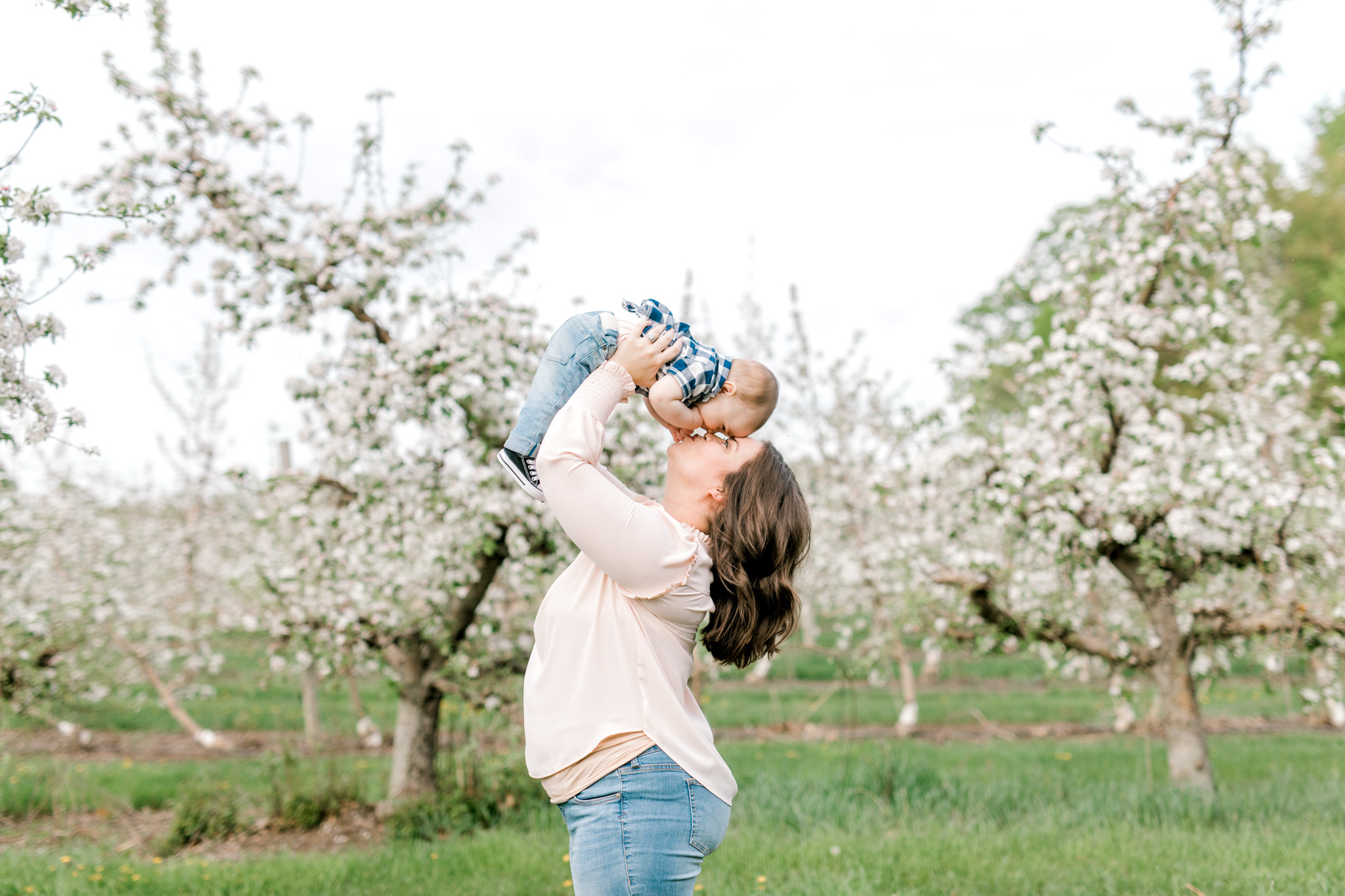 Spring Family Lifestyle Session at the Apple Orchard | Laurenda Marie Photography | Grand Rapids, Michigan
