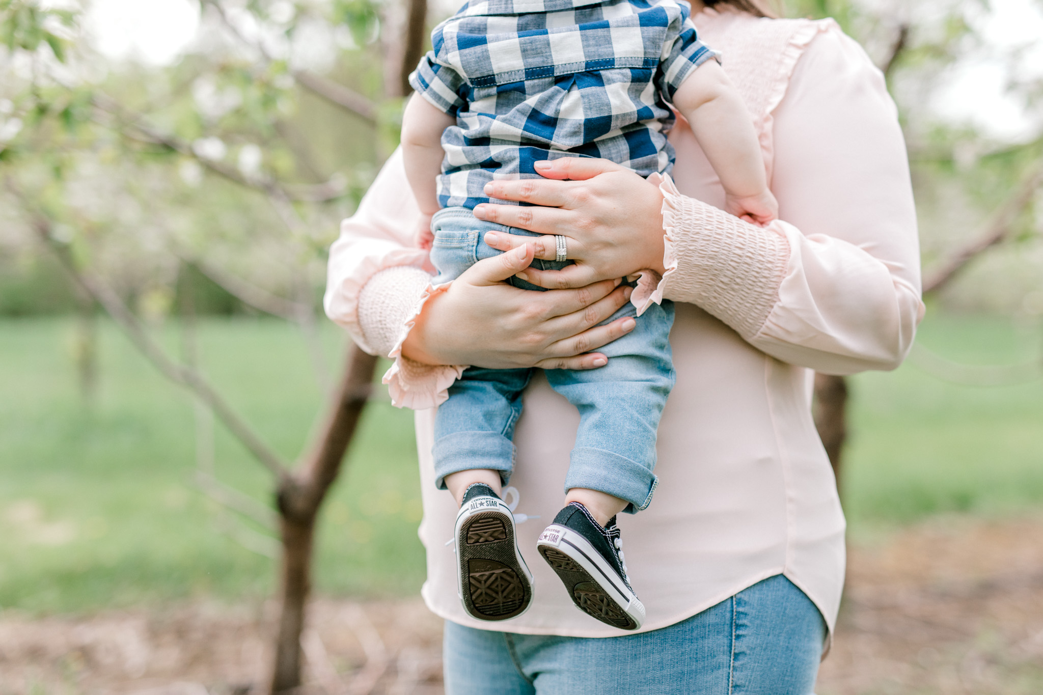 Spring Family Lifestyle Session at the Apple Orchard | Laurenda Marie Photography | Grand Rapids, Michigan