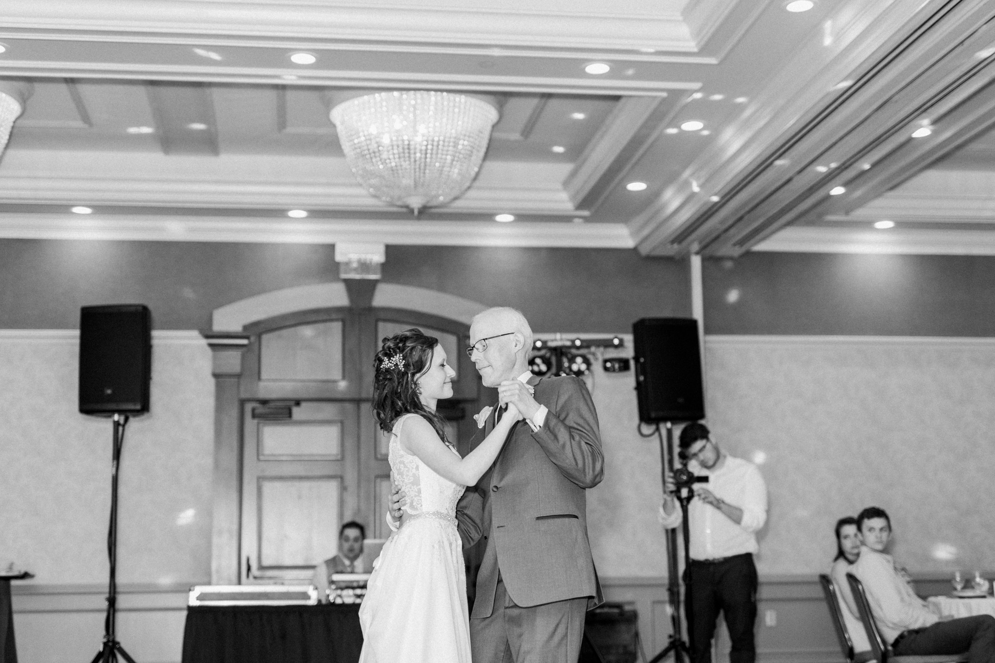 Beautiful Lavender Spring Wedding | Modern Bride | Laurenda Marie Photography | Michigan Weddings
