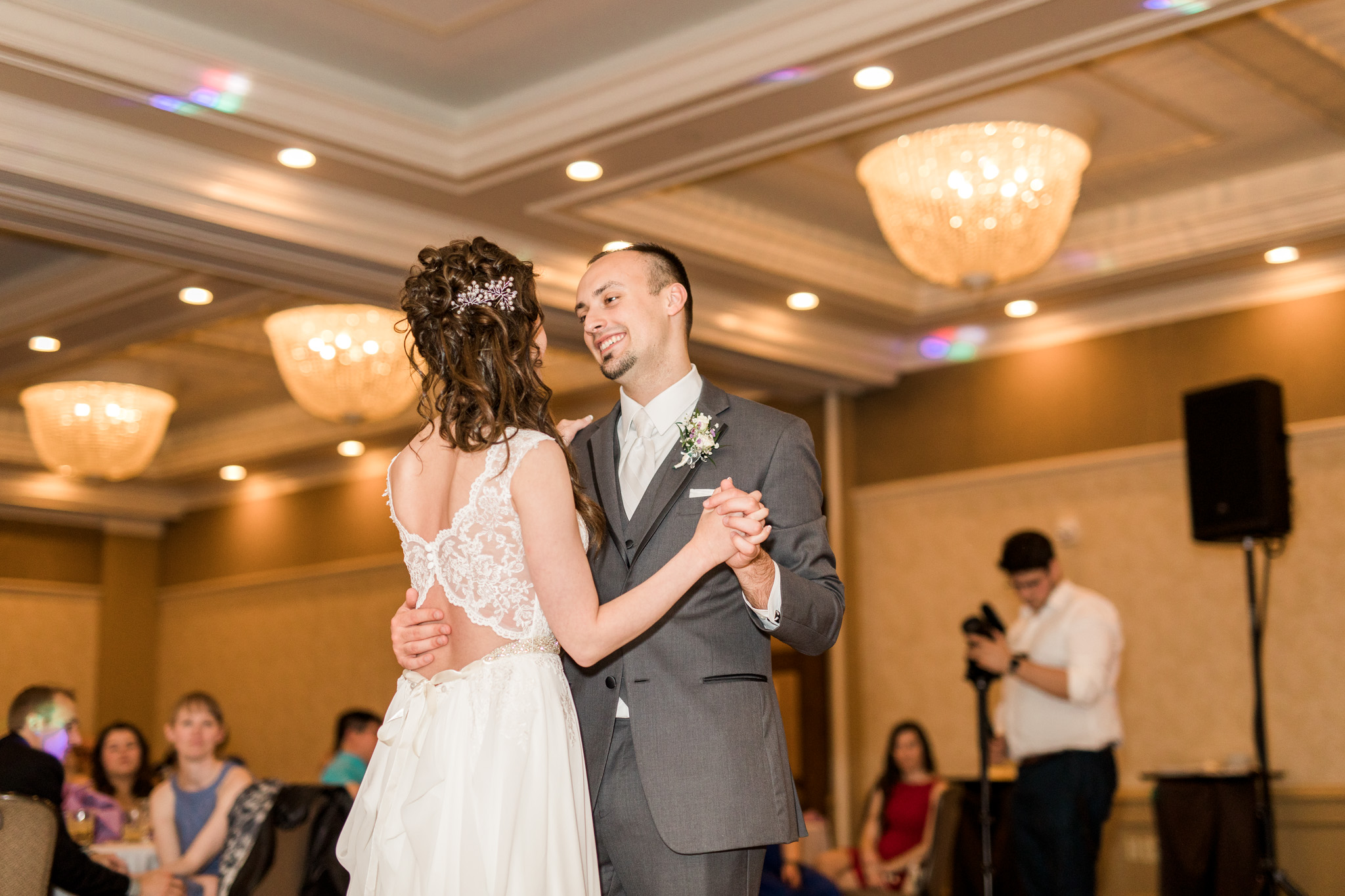 Beautiful Lavender Spring Wedding | Modern Bride | Laurenda Marie Photography | Michigan Weddings