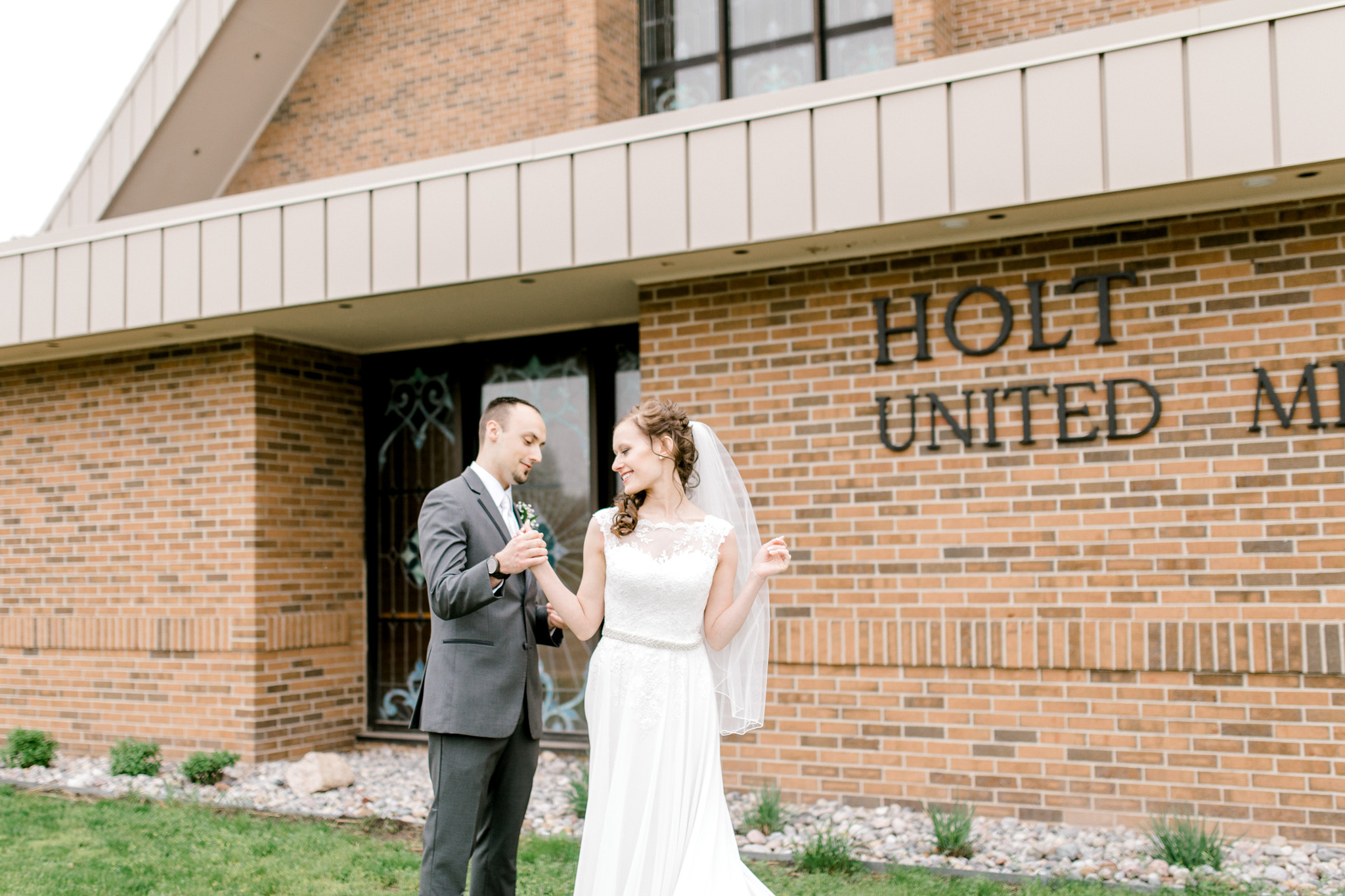Beautiful Lavender Spring Wedding | Modern Bride | Laurenda Marie Photography | Michigan Weddings