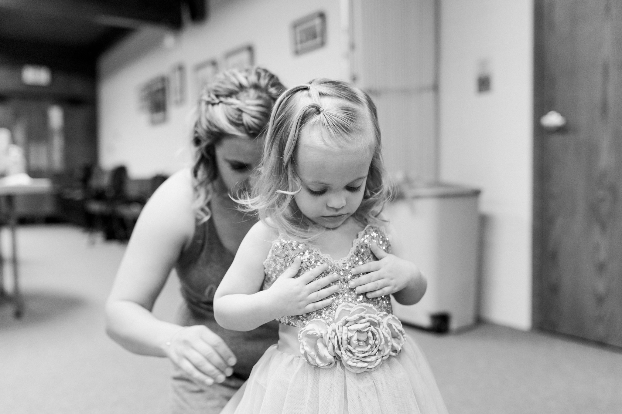 Beautiful Lavender Spring Wedding | Modern Bride | Laurenda Marie Photography | Michigan Weddings