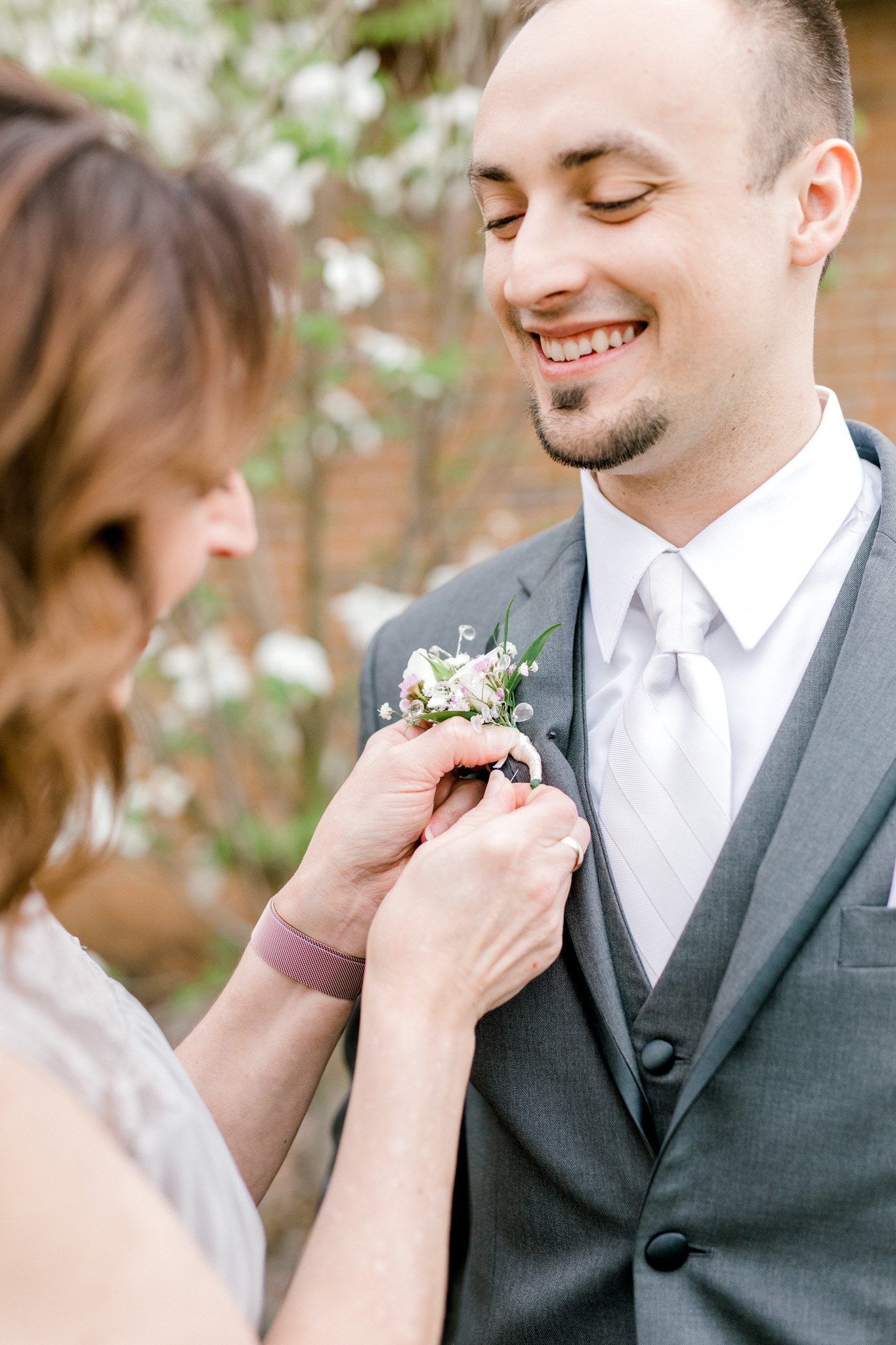 Beautiful Lavender Spring Wedding | Modern Bride | Laurenda Marie Photography | Michigan Weddings