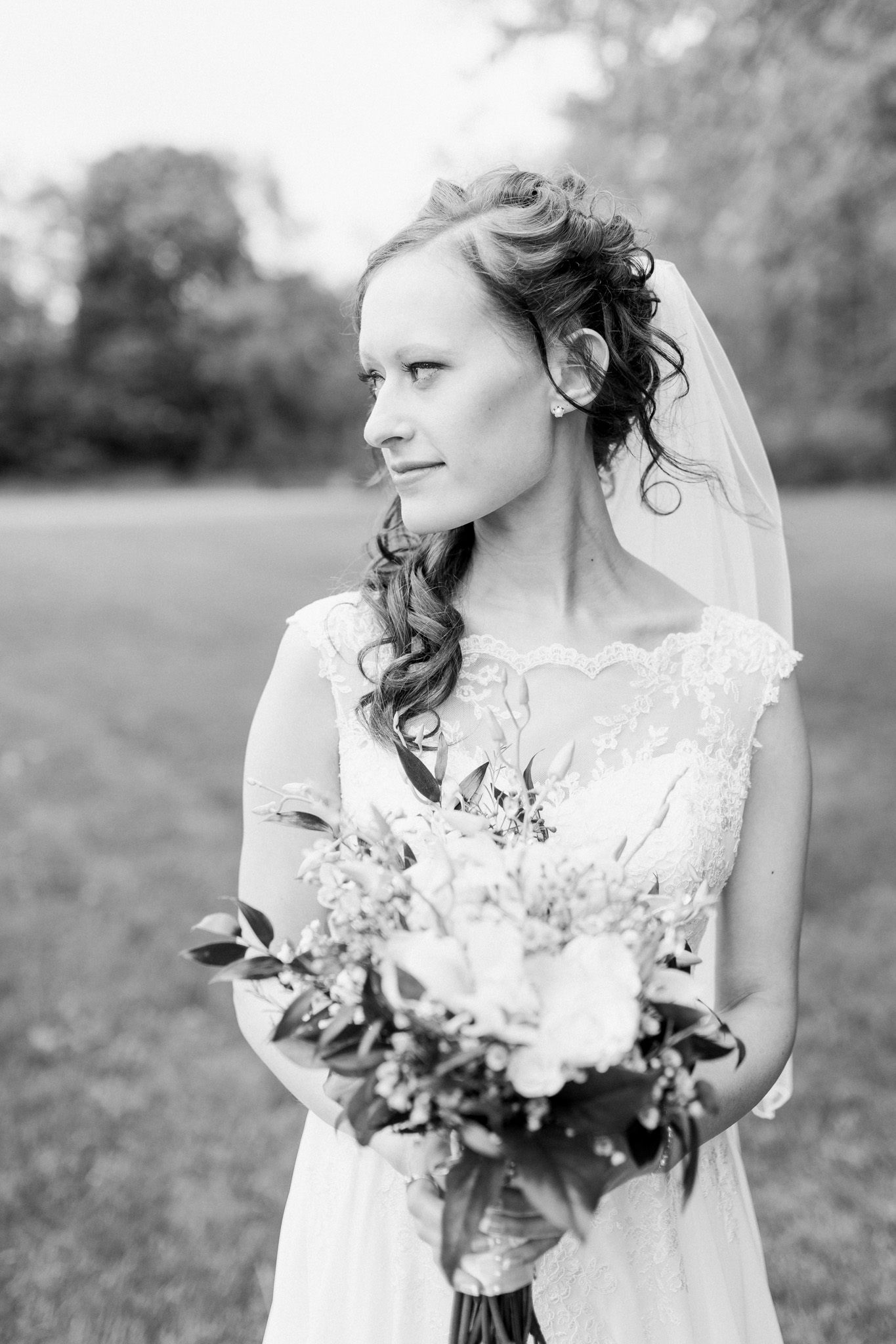 Beautiful Lavender Spring Wedding | Modern Bride | Laurenda Marie Photography | Michigan Weddings