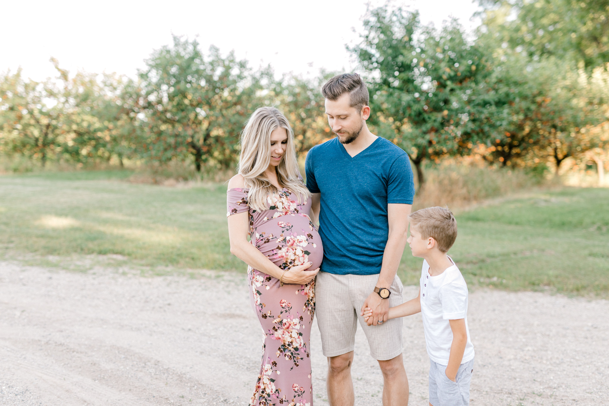 Beautiful Summer Family Maternity Session | Laurenda Marie Photography | Grand Rapids Michigan Maternity Photographer