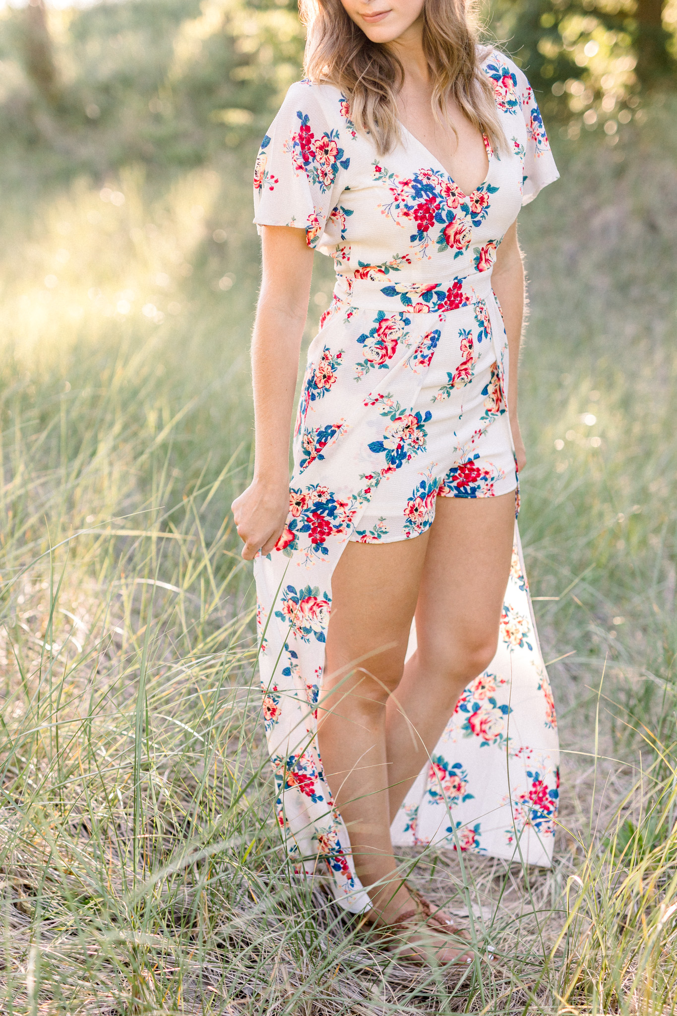 Beautiful Summer Shoreline Engagement Session on Lake Michigan | Beach Engagement | Laurenda Marie Photography | What to Wear to an Engagement Session | West Michigan Wedding Photographer
