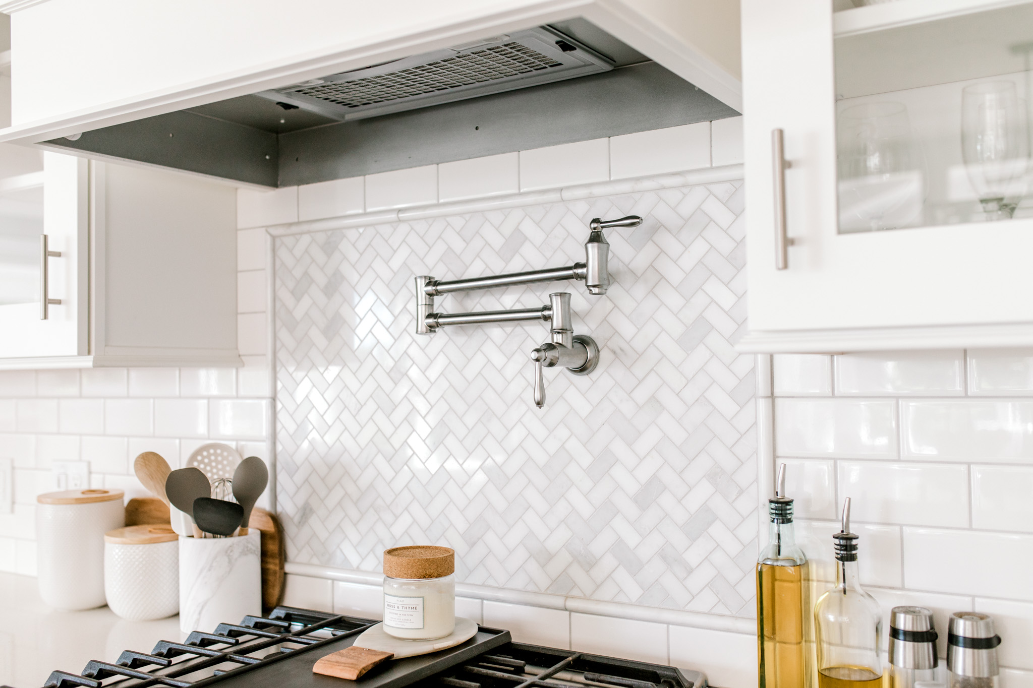 My White Modern Farmhouse Dream Kitchen | Industrial Kitchen | Fixer Upper Style Kitchen | Gray & White Kitchen | Apron Sink & Subway Tile