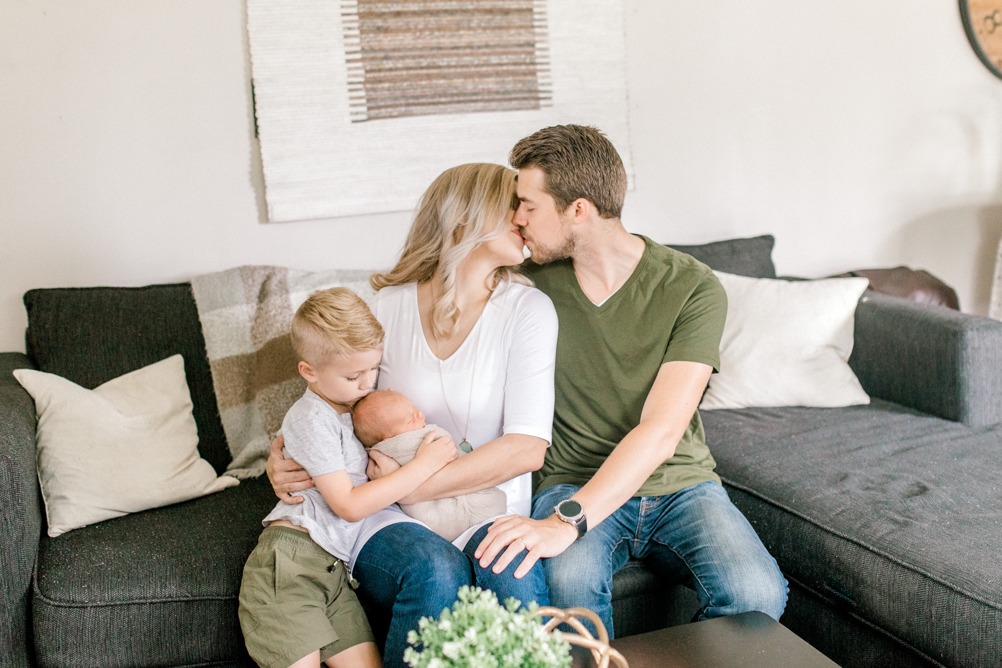 In-home newborn lifestyle family session | Michigan Lifestyle Photographer | Laurenda Marie Photography