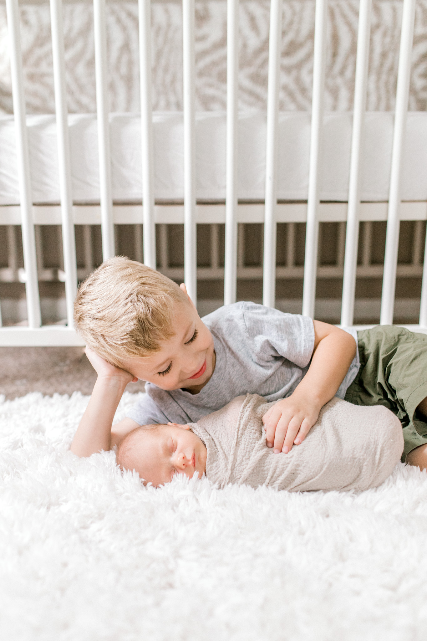 In-home newborn lifestyle family session | Michigan Lifestyle Photographer | Laurenda Marie Photography