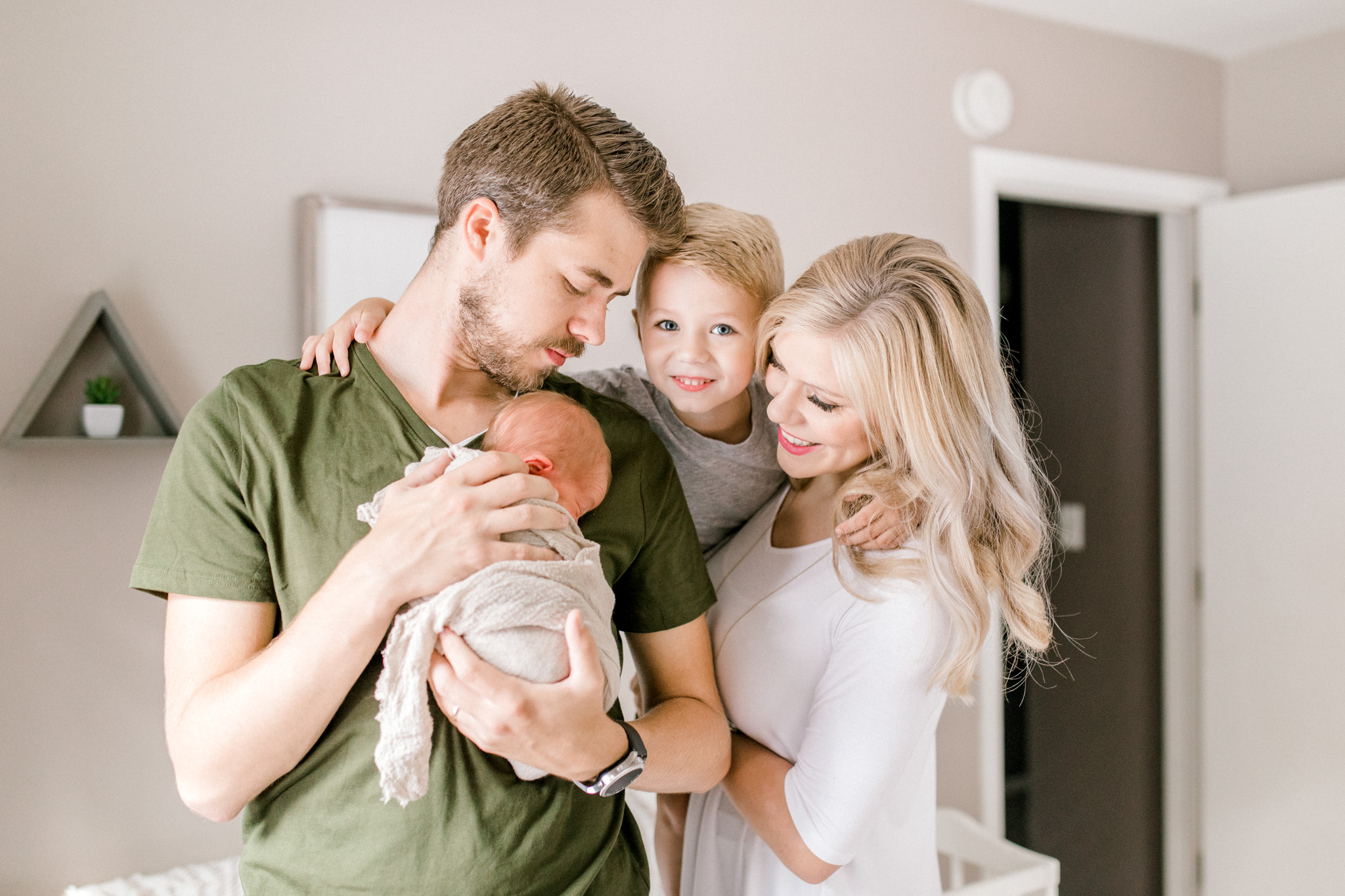 In-home newborn lifestyle family session | Michigan Lifestyle Photographer | Laurenda Marie Photography