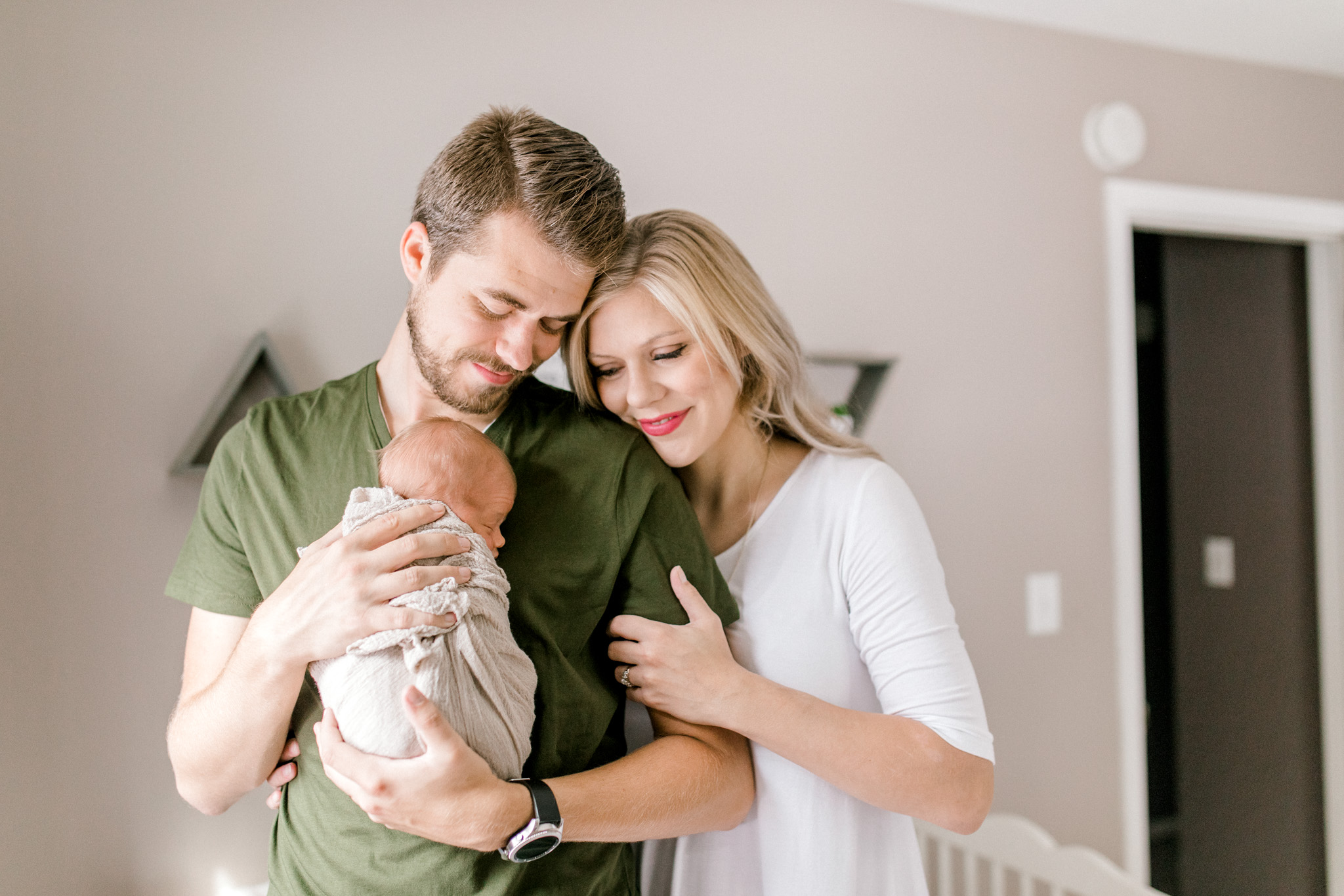 In-home newborn lifestyle family session | Michigan Lifestyle Photographer | Laurenda Marie Photography