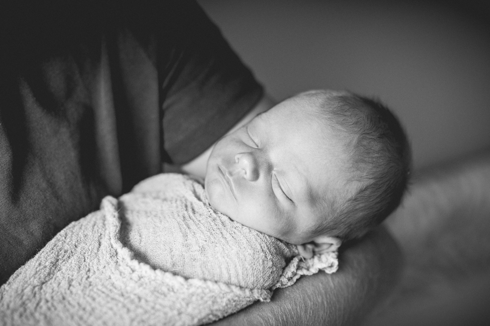 In-home newborn lifestyle family session | Michigan Lifestyle Photographer | Laurenda Marie Photography