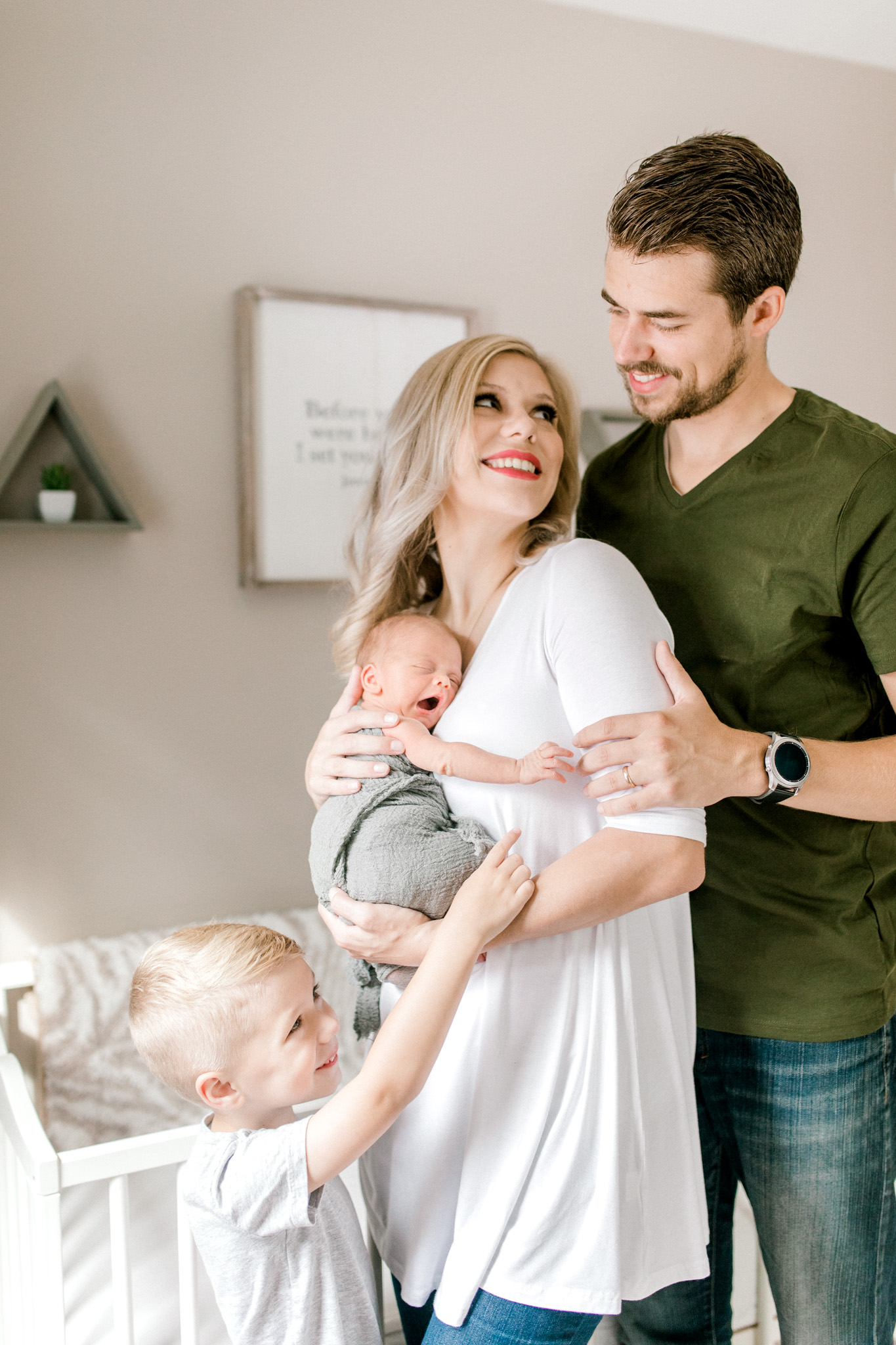 In-home newborn lifestyle family session | Michigan Lifestyle Photographer | Laurenda Marie Photography