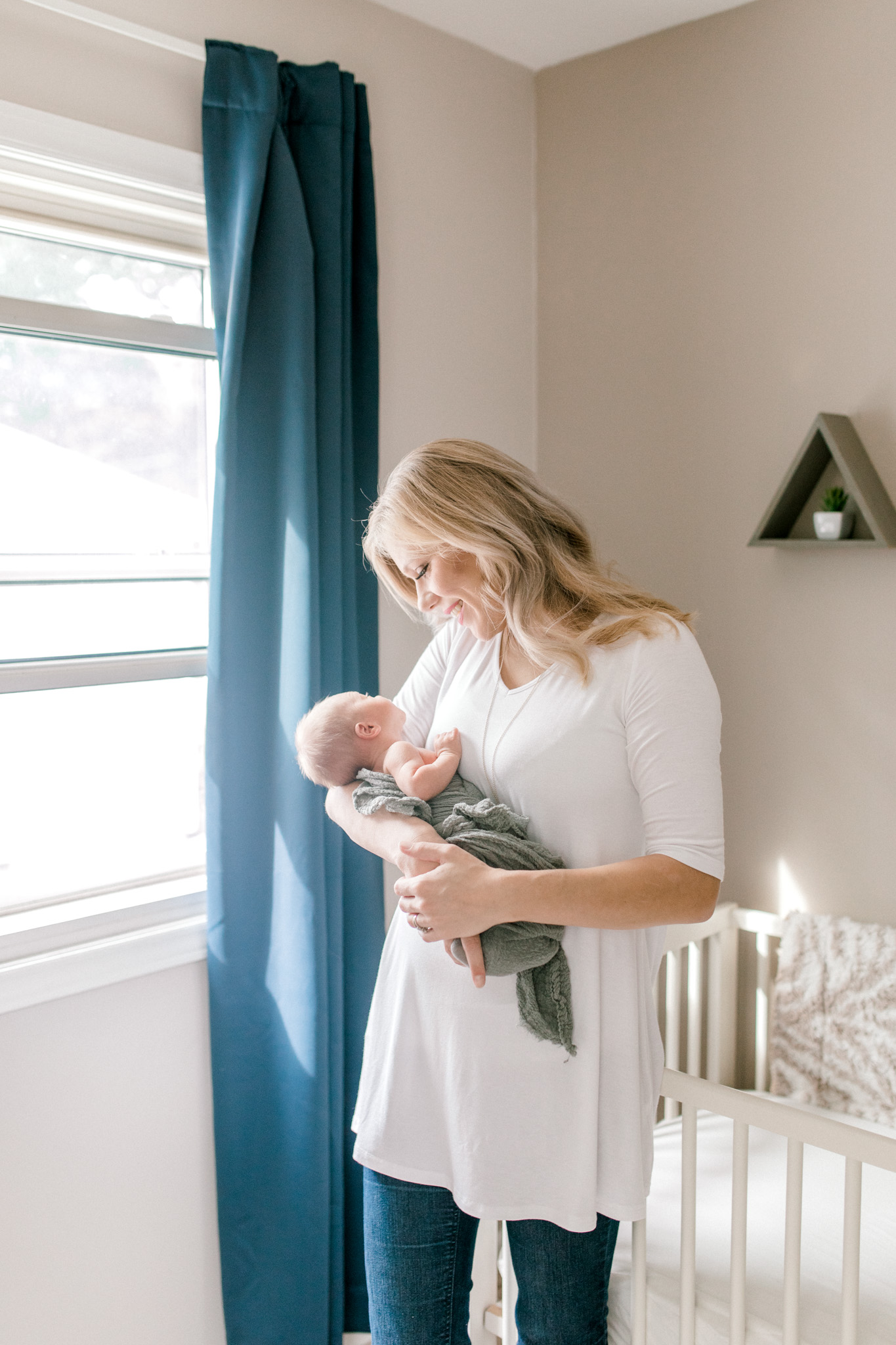 In-home newborn lifestyle family session | Michigan Lifestyle Photographer | Laurenda Marie Photography