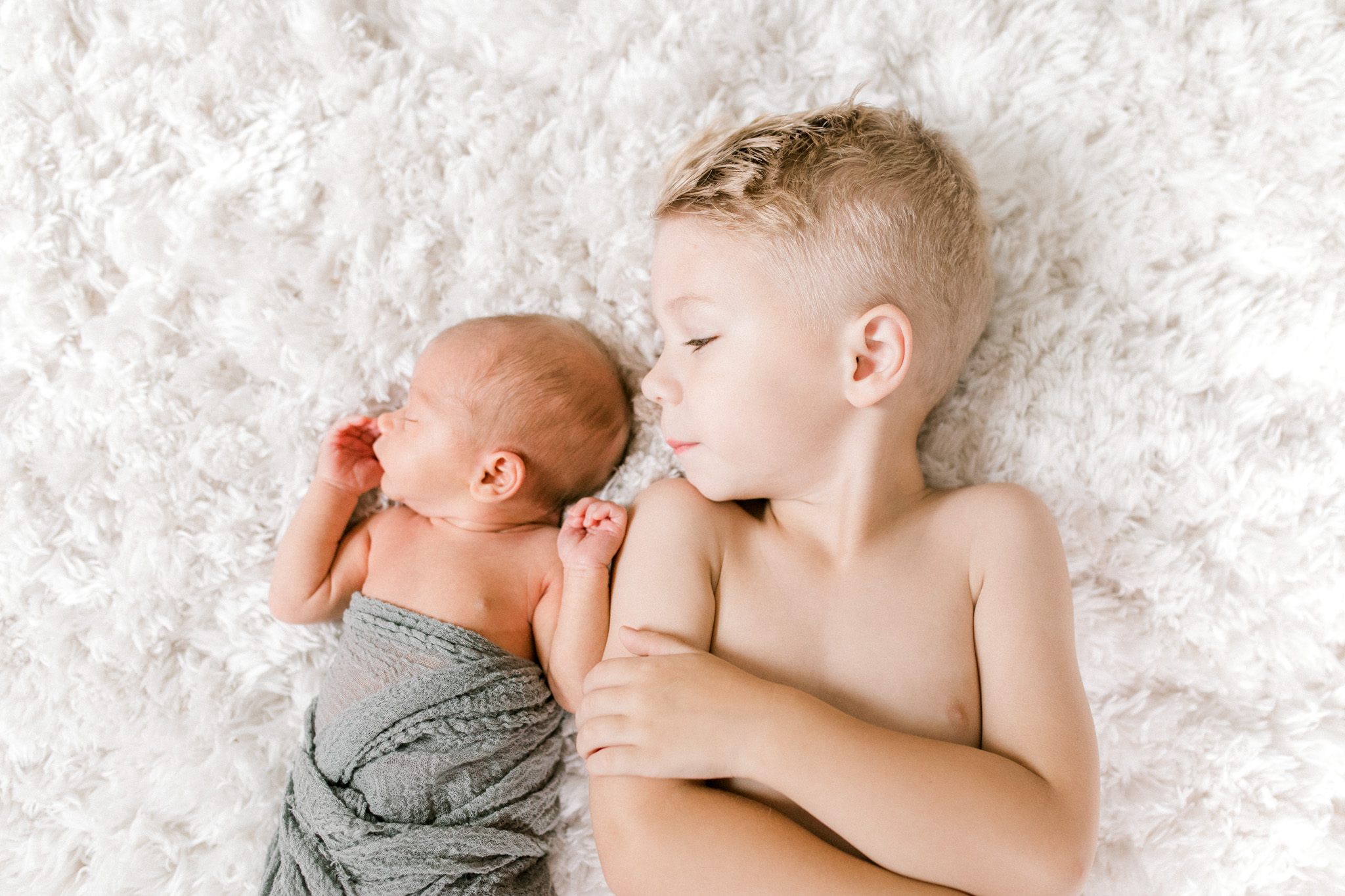 In-home newborn lifestyle family session | Michigan Lifestyle Photographer | Laurenda Marie Photography