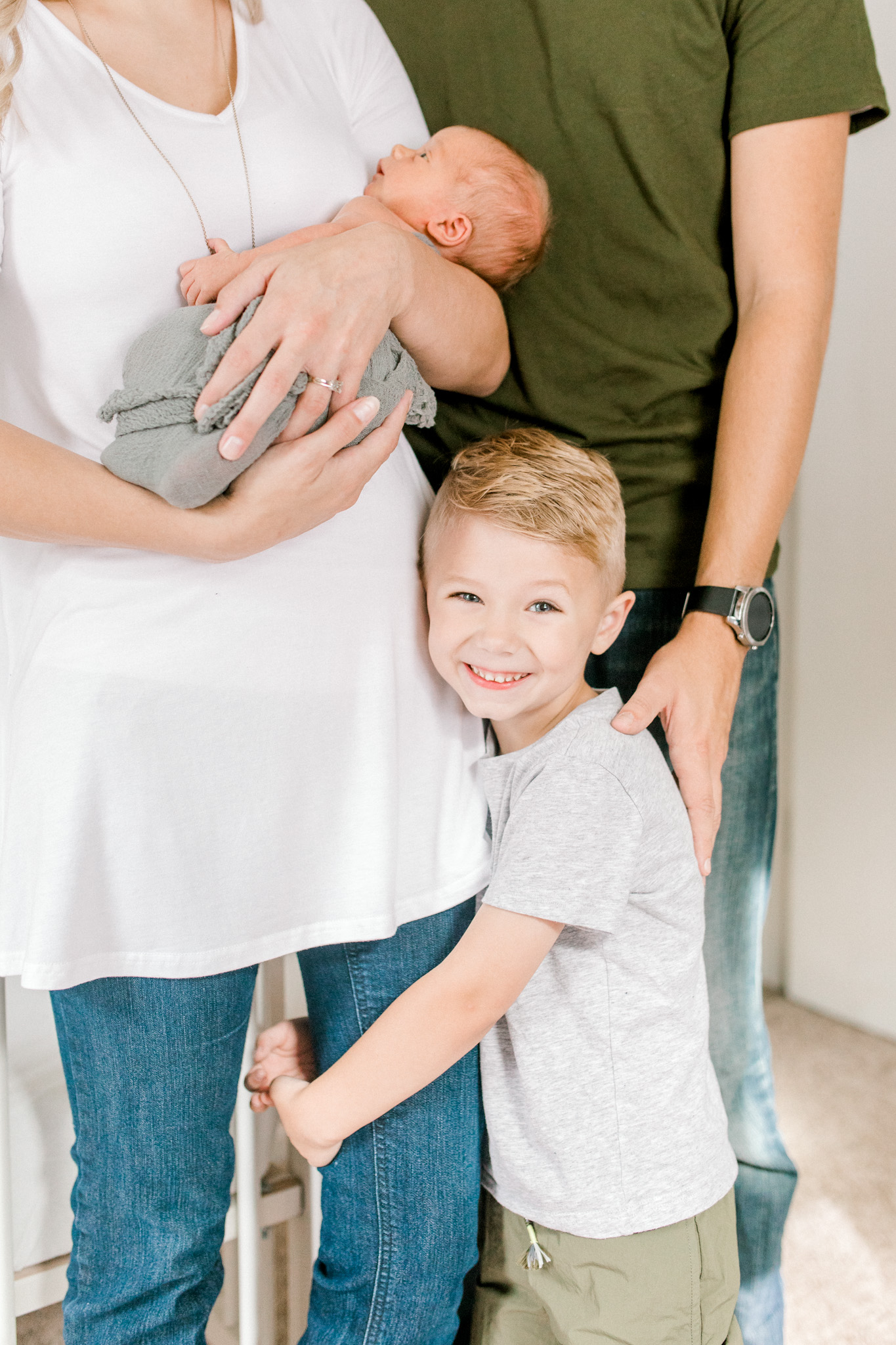 In-home newborn lifestyle family session | Michigan Lifestyle Photographer | Laurenda Marie Photography