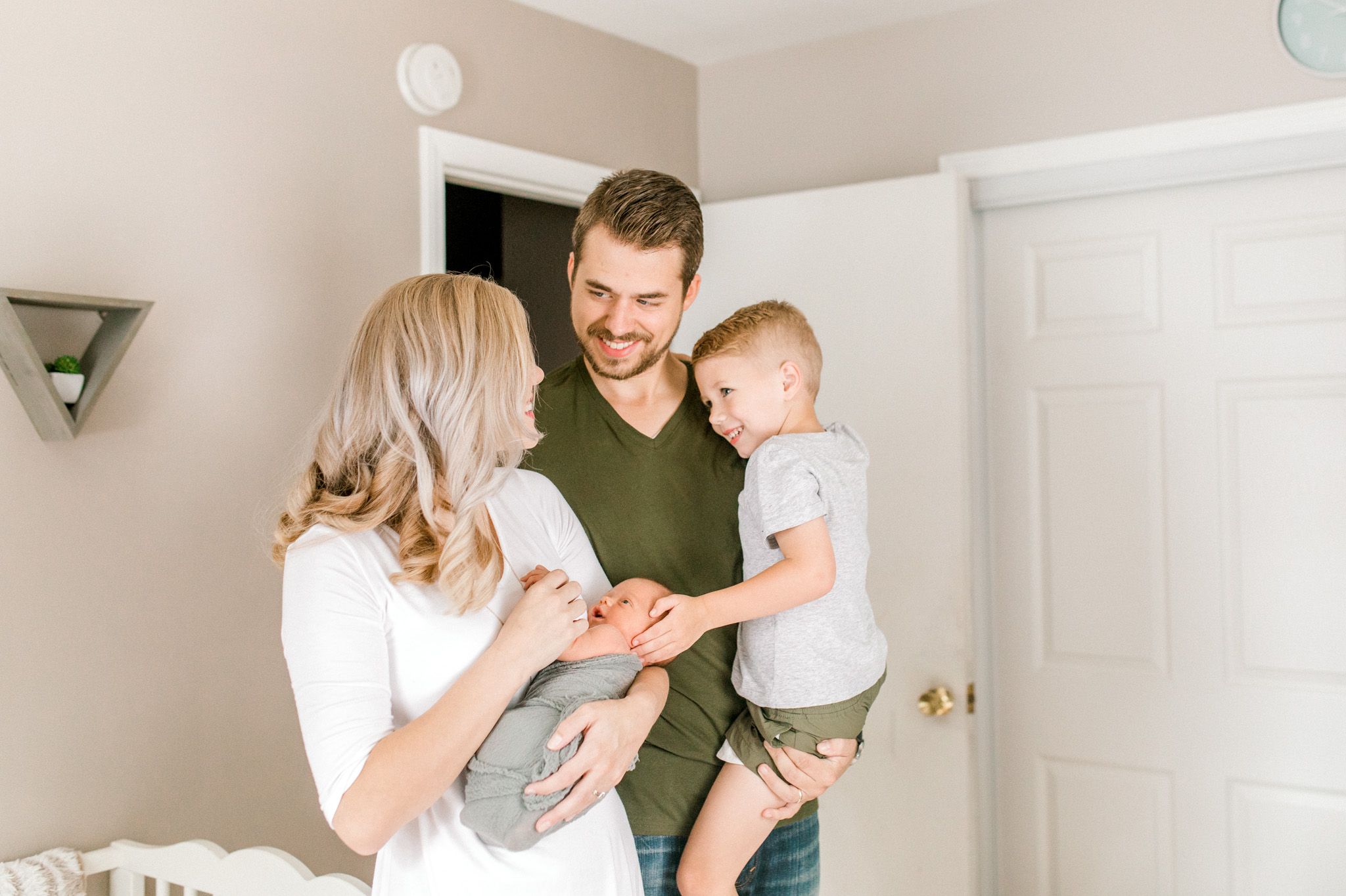 In-home newborn lifestyle family session | Michigan Lifestyle Photographer | Laurenda Marie Photography