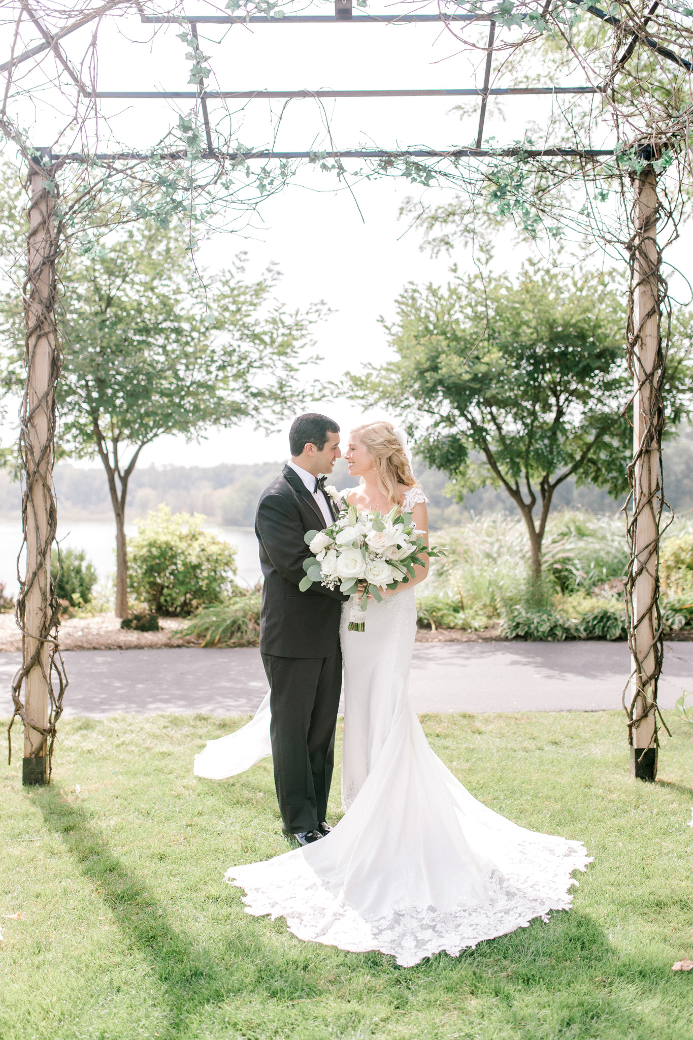 Stunning Country Club Wedding in Kalamazoo Michigan | West Michigan Wedding Photography | Classic Black and White Wedding