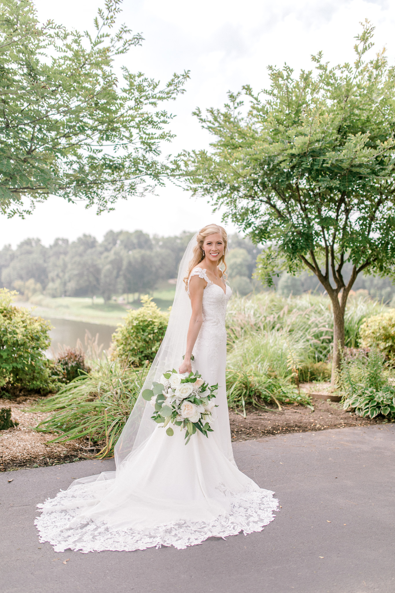 Stunning Country Club Wedding in Kalamazoo Michigan | West Michigan Wedding Photography | Classic Black and White Wedding