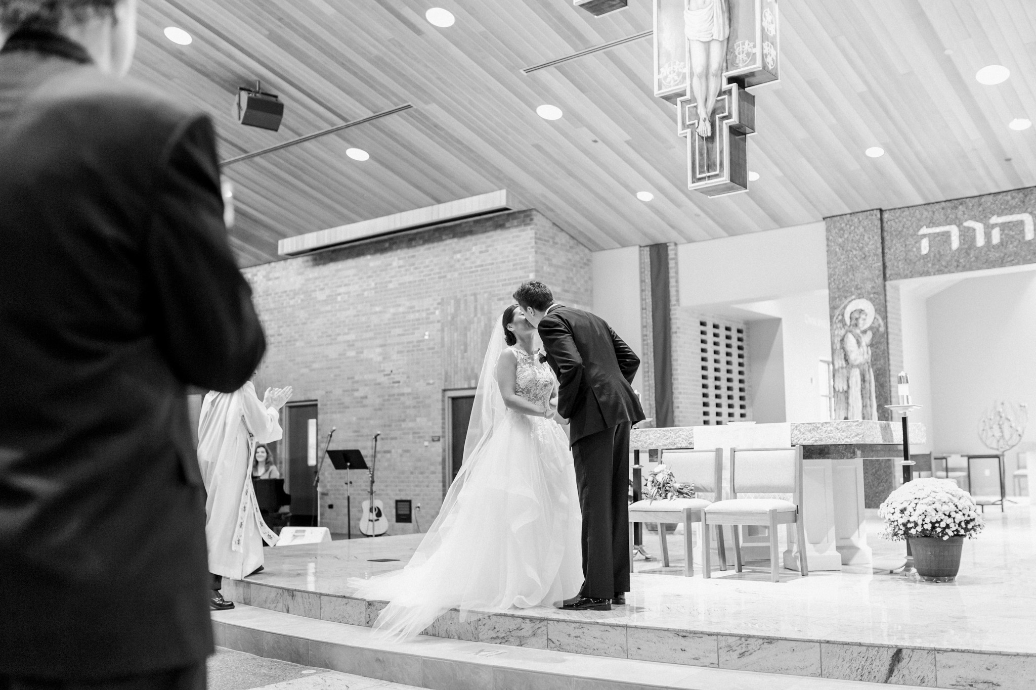Fall Country Club Wedding in Michigan | Outdoor Autumn Wedding | Classic black and white wedding | Laurenda Marie Photography