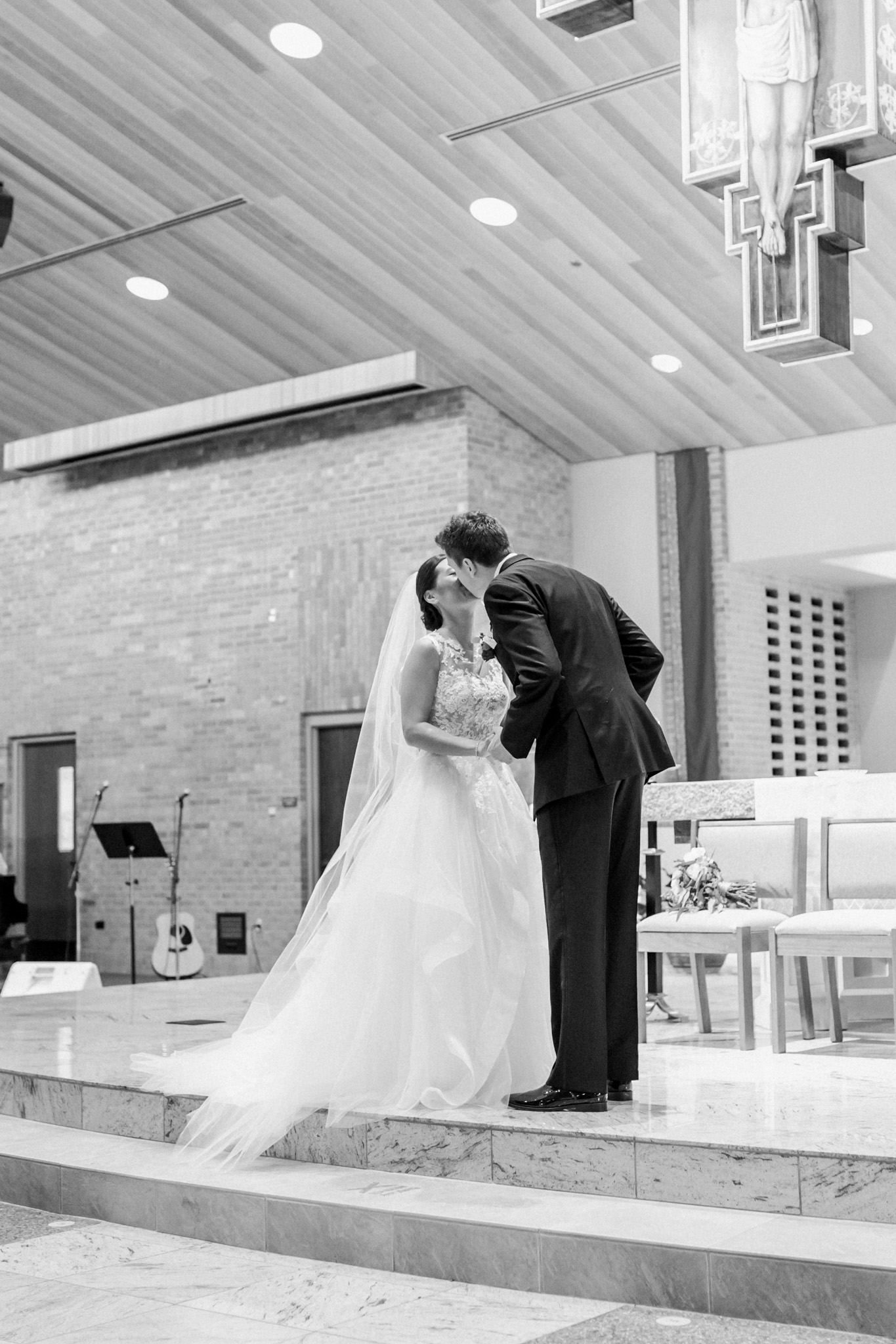 Fall Country Club Wedding in Michigan | Outdoor Autumn Wedding | Classic black and white wedding | Laurenda Marie Photography