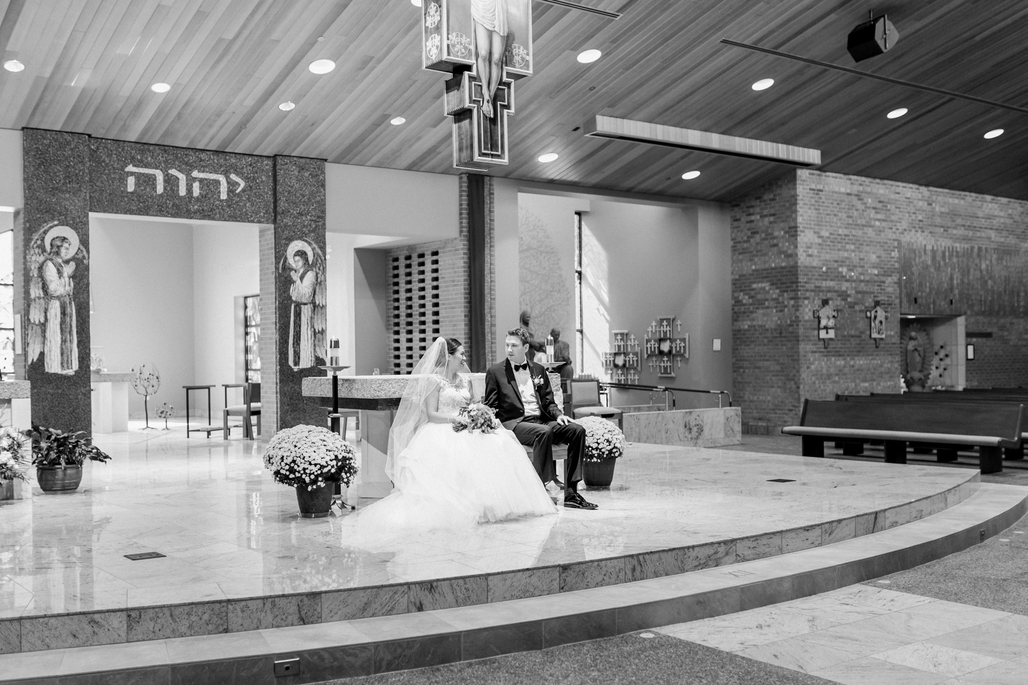 Fall Country Club Wedding in Michigan | Outdoor Autumn Wedding | Classic black and white wedding | Laurenda Marie Photography