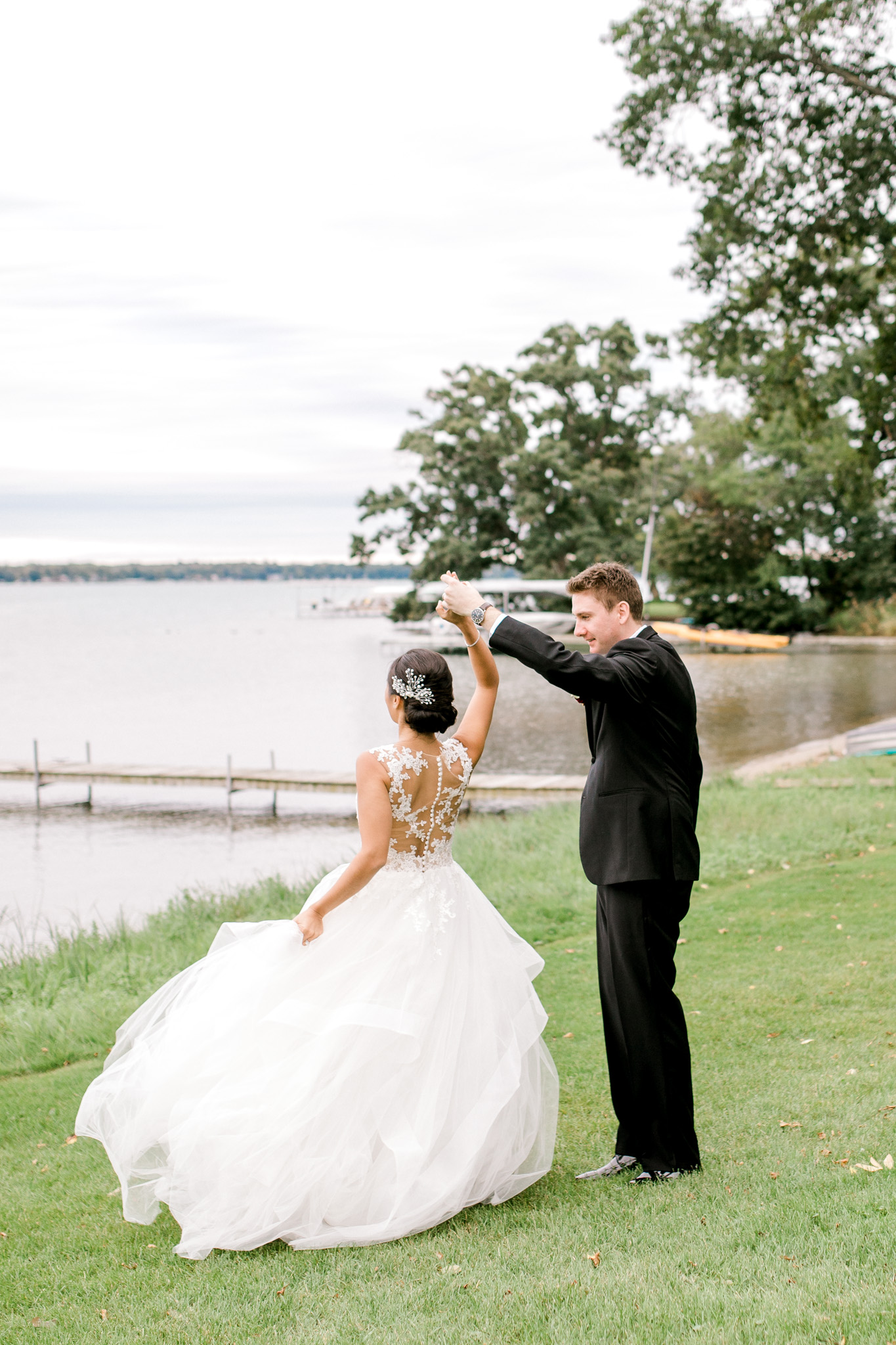 Fall Country Club Wedding in Michigan | Outdoor Autumn Wedding | Classic black and white wedding | Laurenda Marie Photography