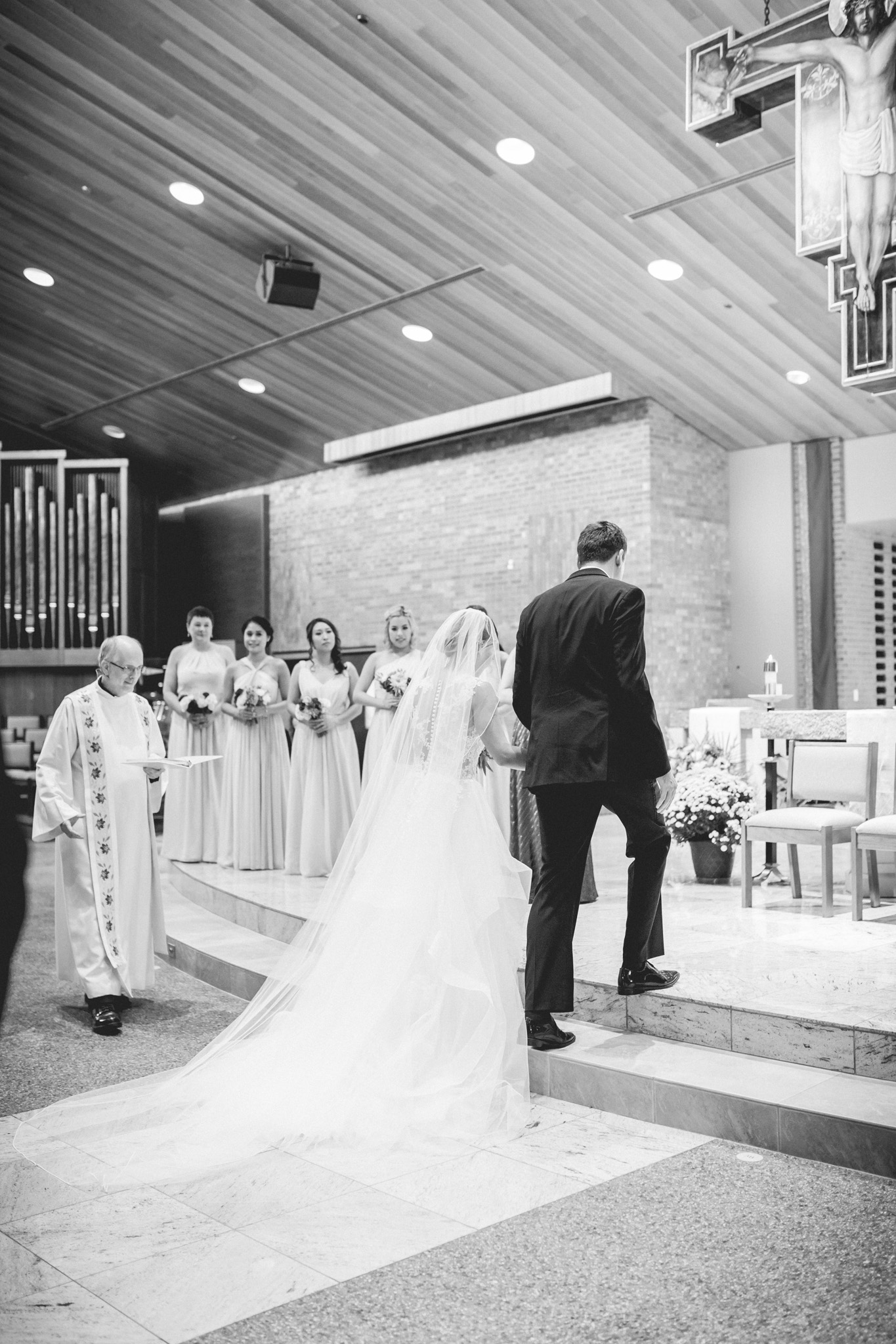 Fall Country Club Wedding in Michigan | Outdoor Autumn Wedding | Classic black and white wedding | Laurenda Marie Photography