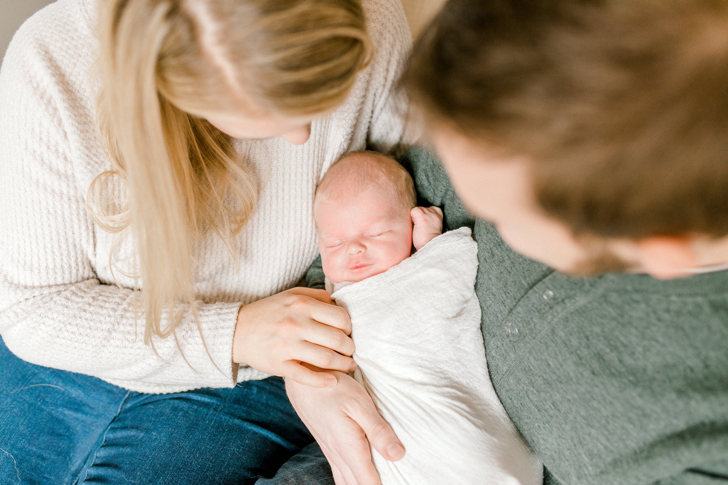 Earthy In-Home Newborn Lifestyle Session | Minimal Nursery Design | Modern Rustic Nursery | Baby Boy Nursery | Dream Nursery