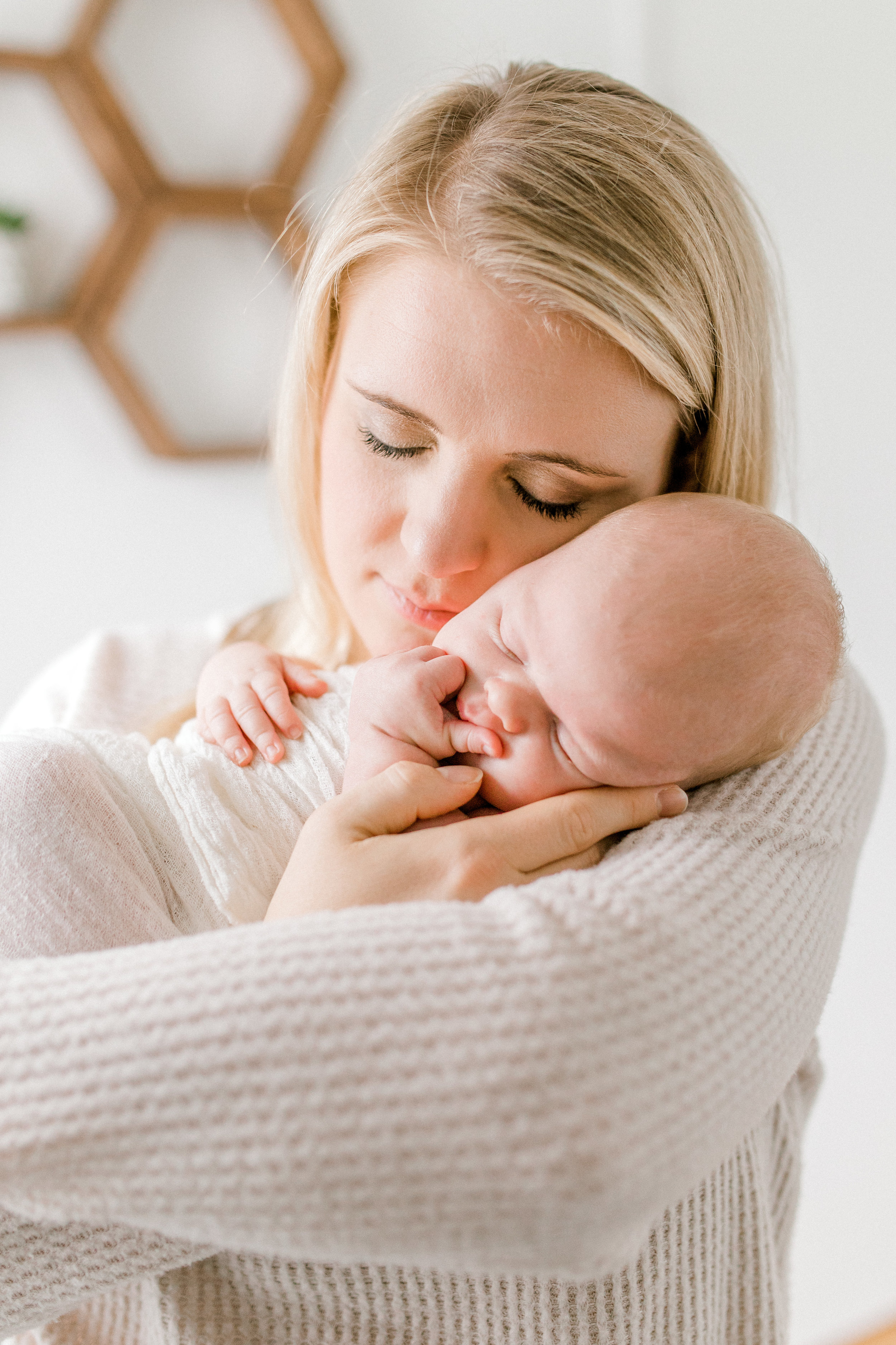 Earthy In-Home Newborn Lifestyle Session | Minimal Nursery Design | Modern Rustic Nursery | Baby Boy Nursery | Dream Nursery