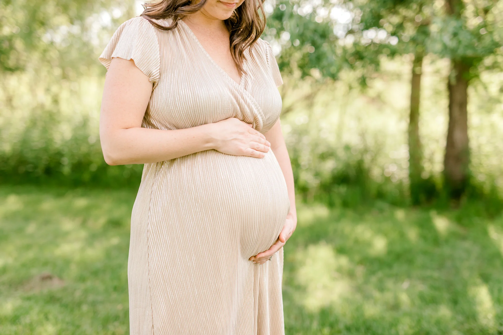 Beautiful Outdoor Summer Maternity Session at Golden Hour | Maternity Wardrobe | Maternity Session with Toddler | West Michigan Maternity Photographer