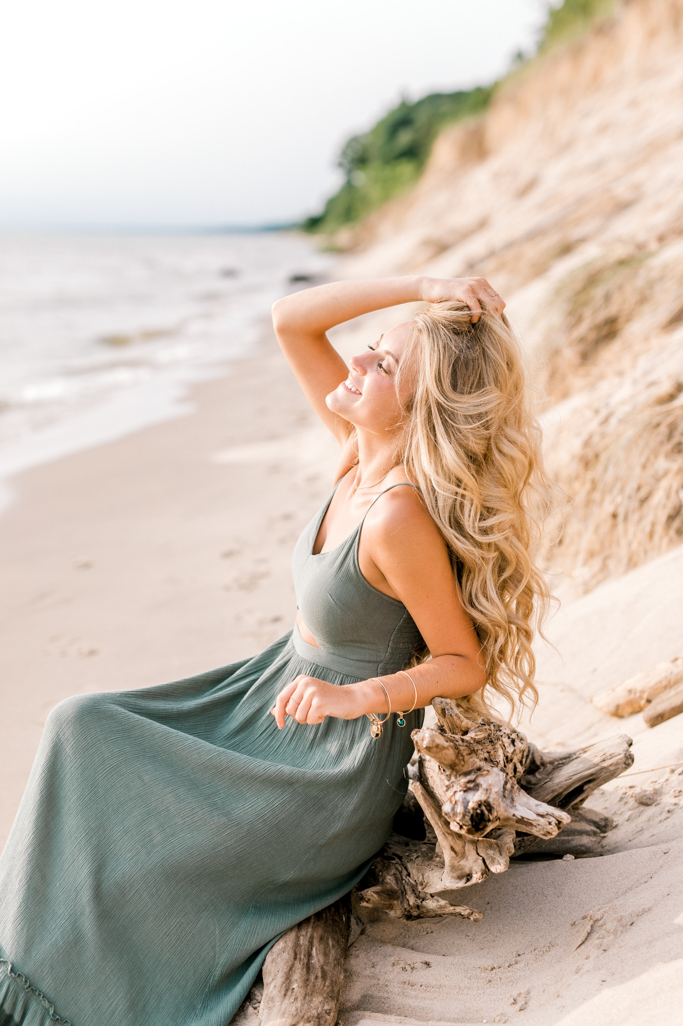 Beautiful Senior Girl Session at the Orchard and at the Beach | Senior Girl Poses | Senior Girl Wardrobe