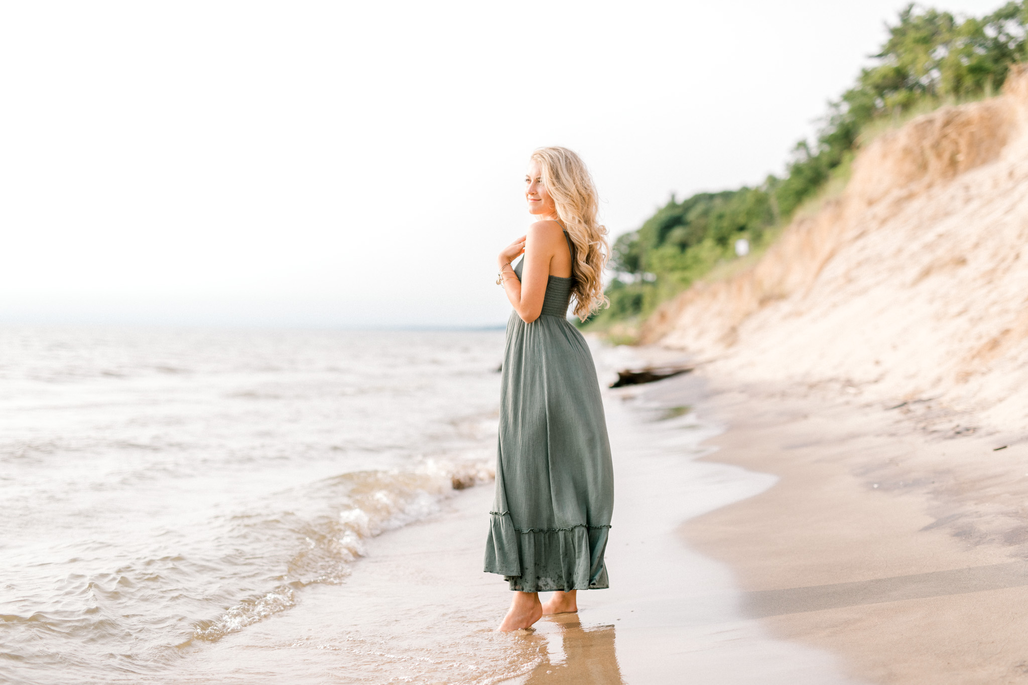 Beautiful Senior Girl Session at the Orchard and at the Beach | Senior Girl Poses | Senior Girl Wardrobe