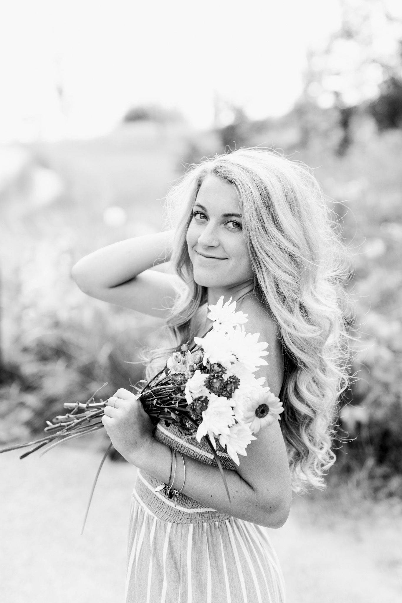 Beautiful Senior Girl Session at the Orchard and at the Beach | Senior Girl Poses | Senior Girl Wardrobe