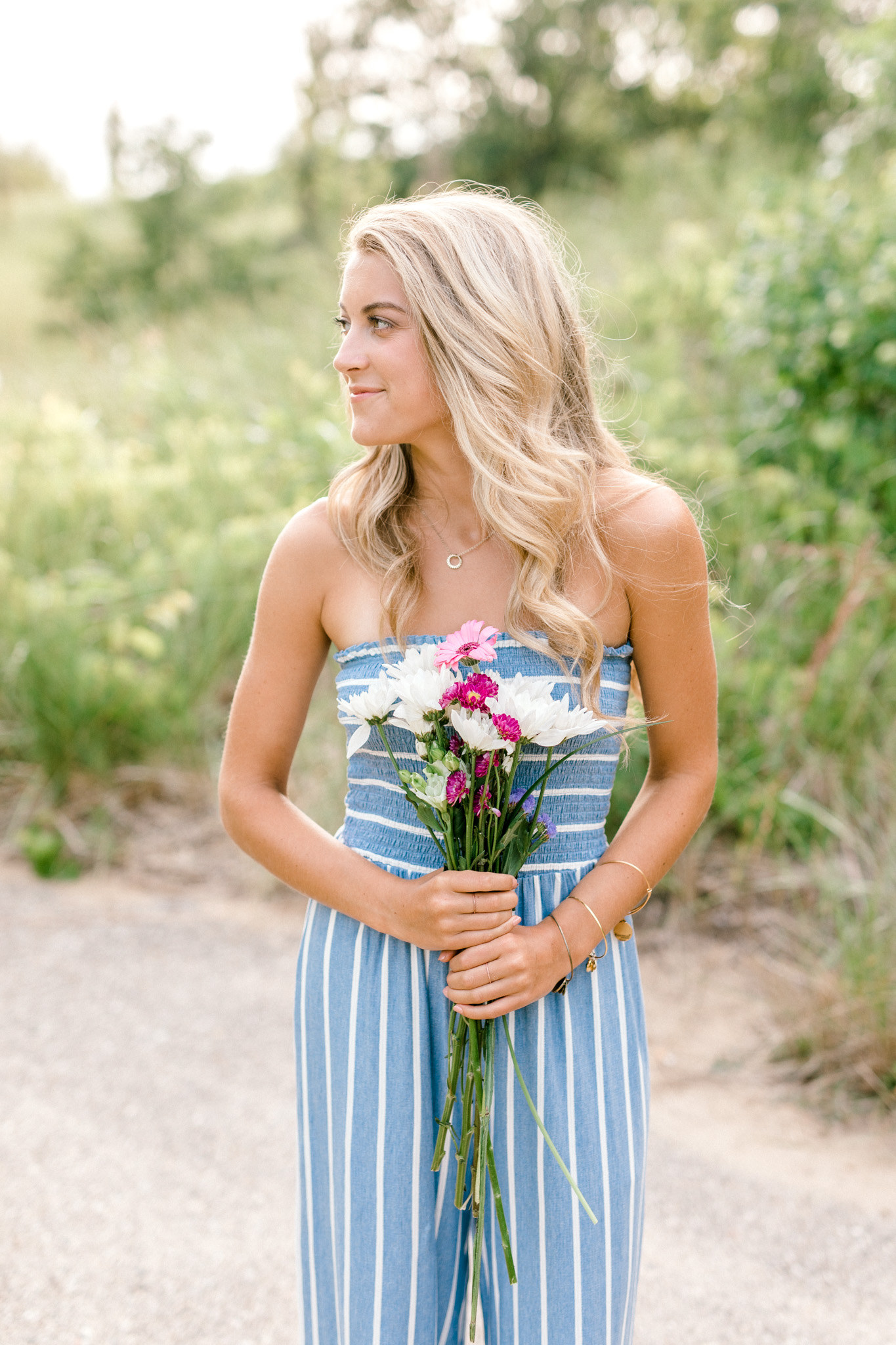 Beautiful Senior Girl Session at the Orchard and at the Beach | Senior Girl Poses | Senior Girl Wardrobe
