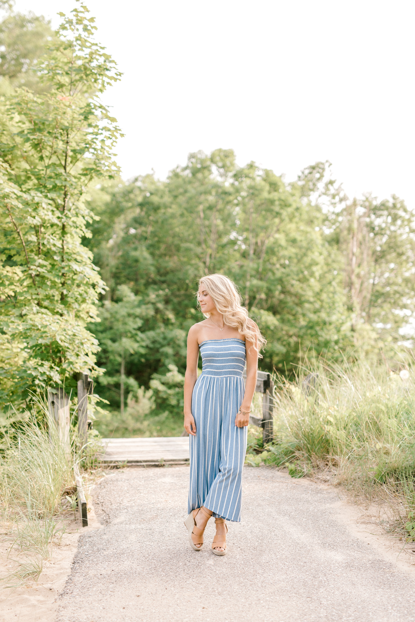 Beautiful Senior Girl Session at the Orchard and at the Beach | Senior Girl Poses | Senior Girl Wardrobe